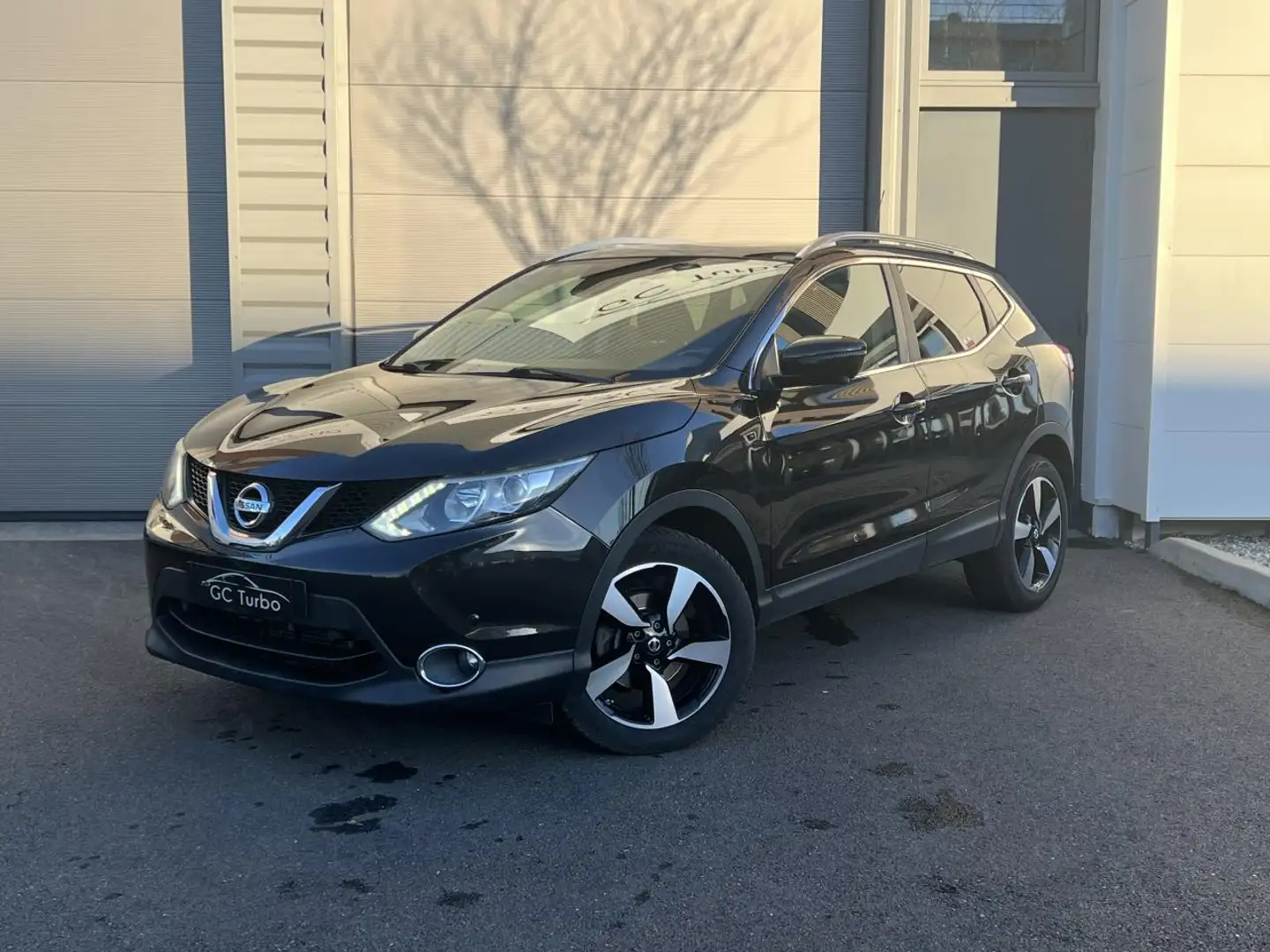 Nissan Qashqai Qashqai 1.6 dCi - 130 - BV X-Tronic Connect Edition Schwarz - 1