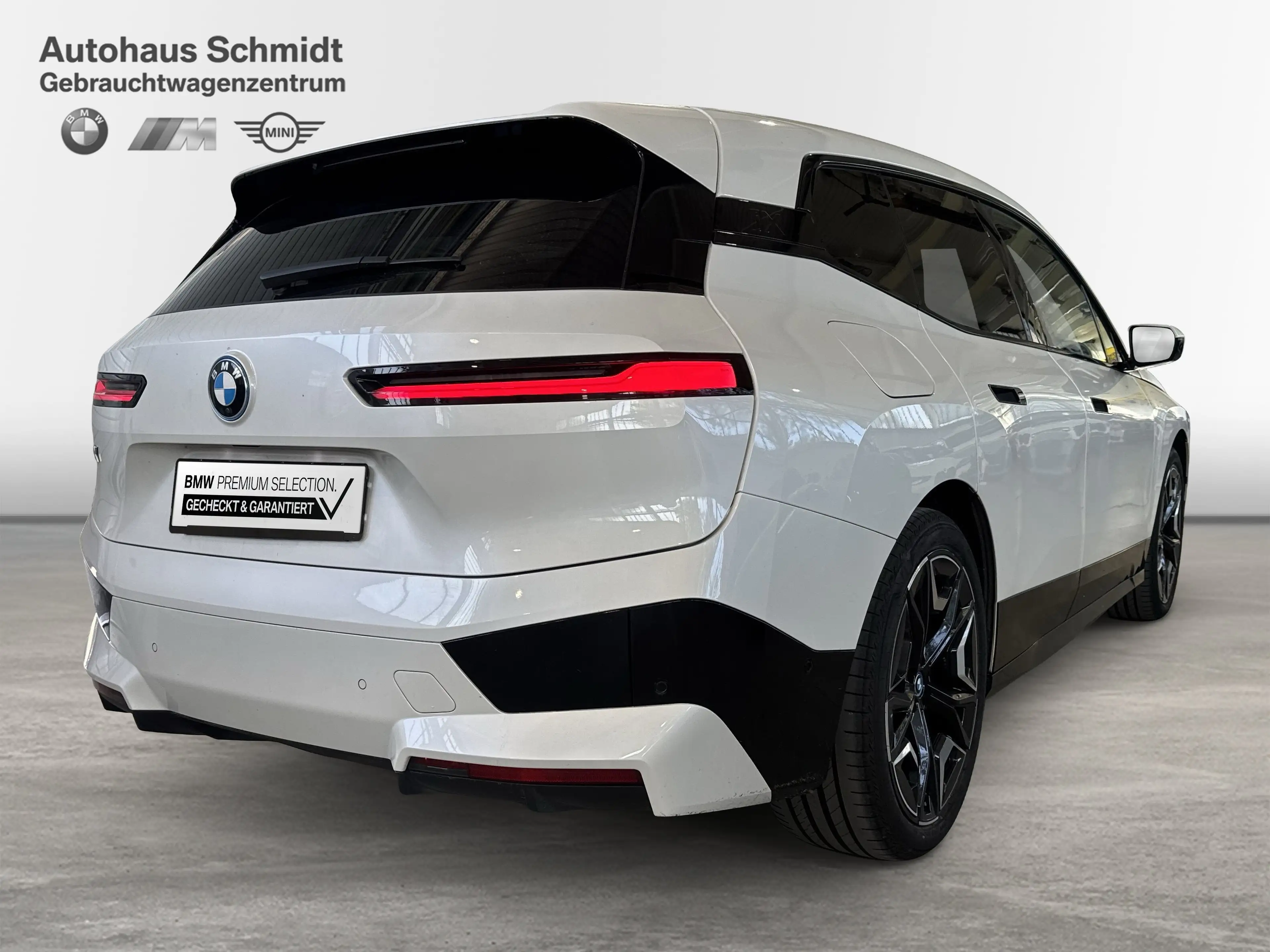 BMW iX xDrive40 — photo 5