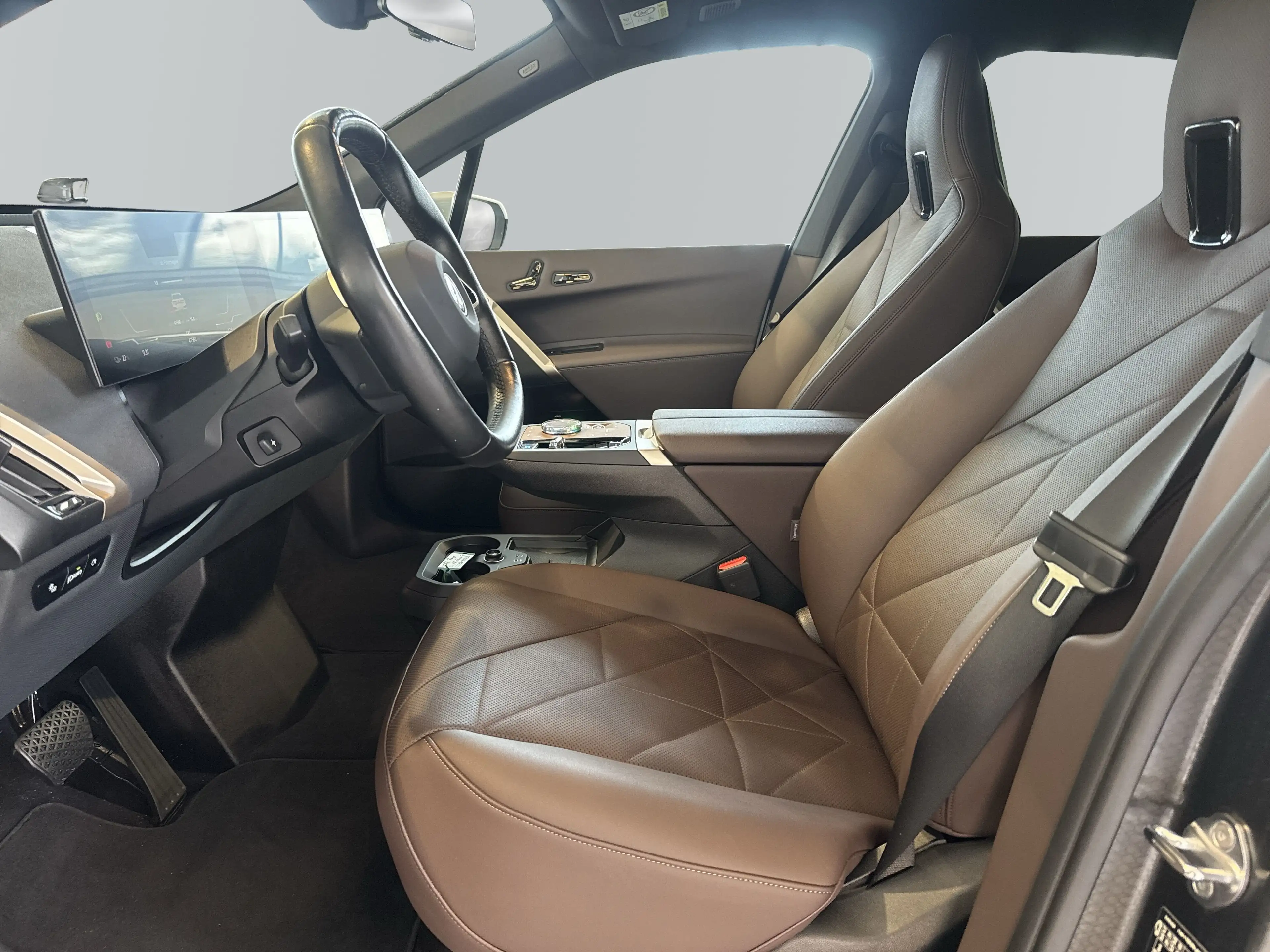 BMW iX xDrive40 — photo 8