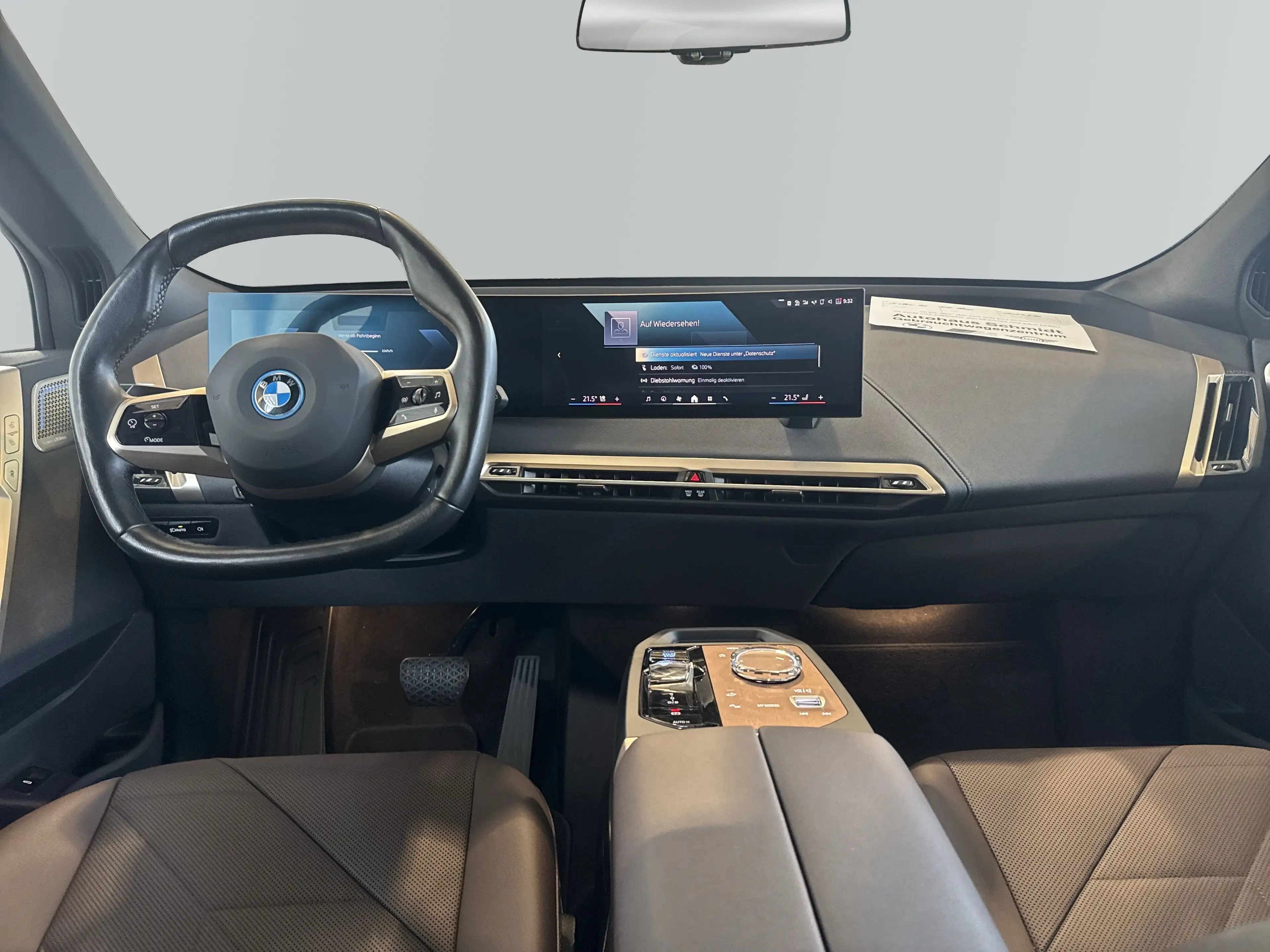 BMW iX xDrive40 — photo 12