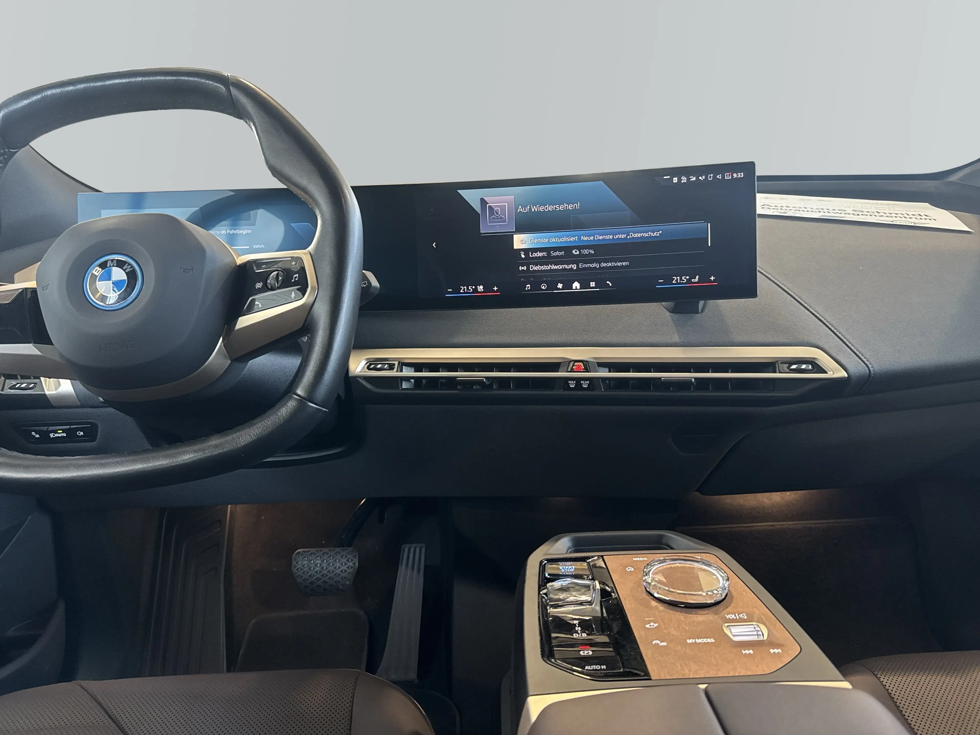 BMW iX xDrive40 — photo 13