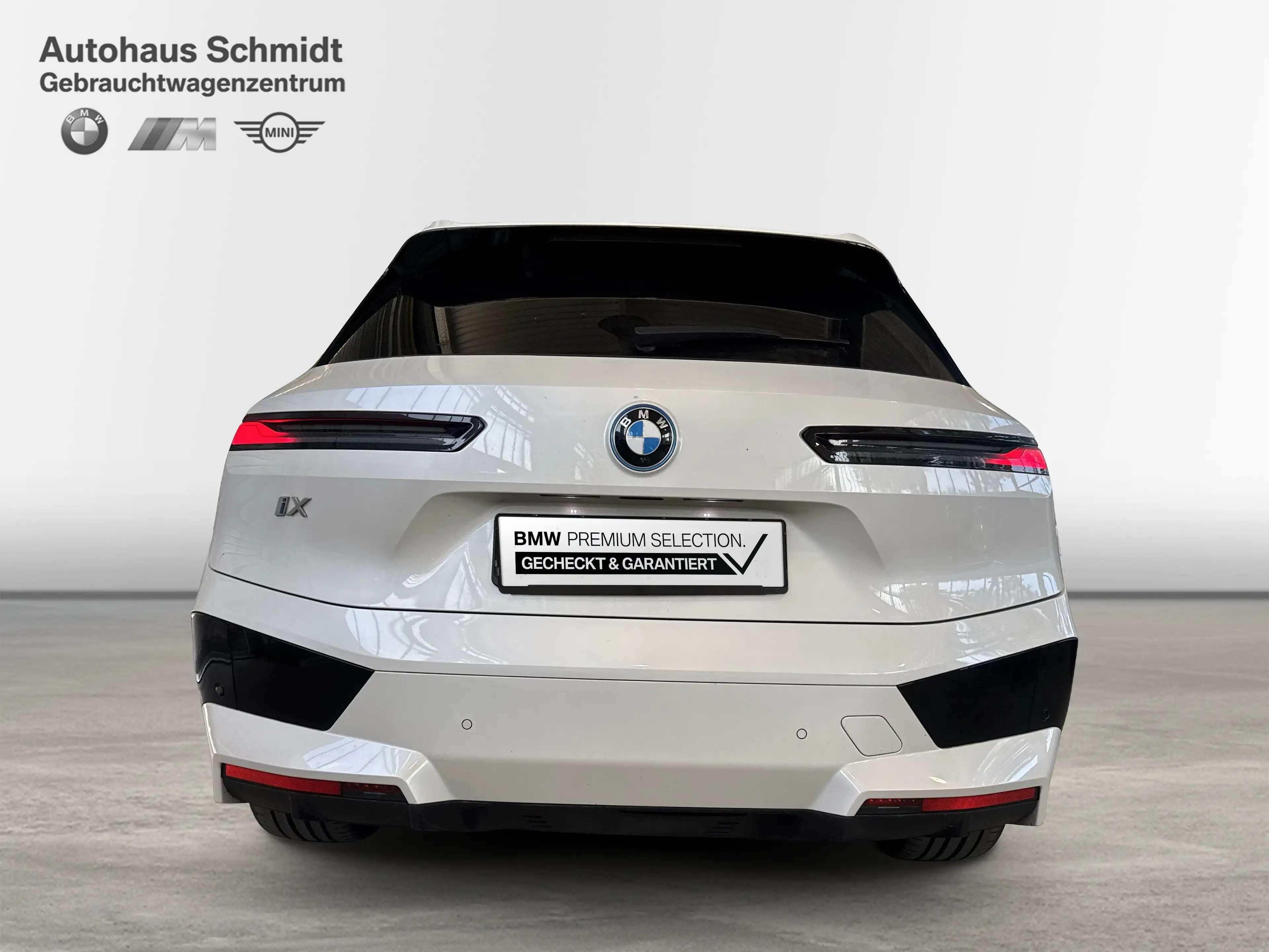 BMW iX xDrive40 — photo 4