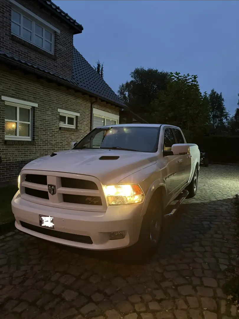 Dodge RAM dodge ram 1500 hemi 5,7liter - 1