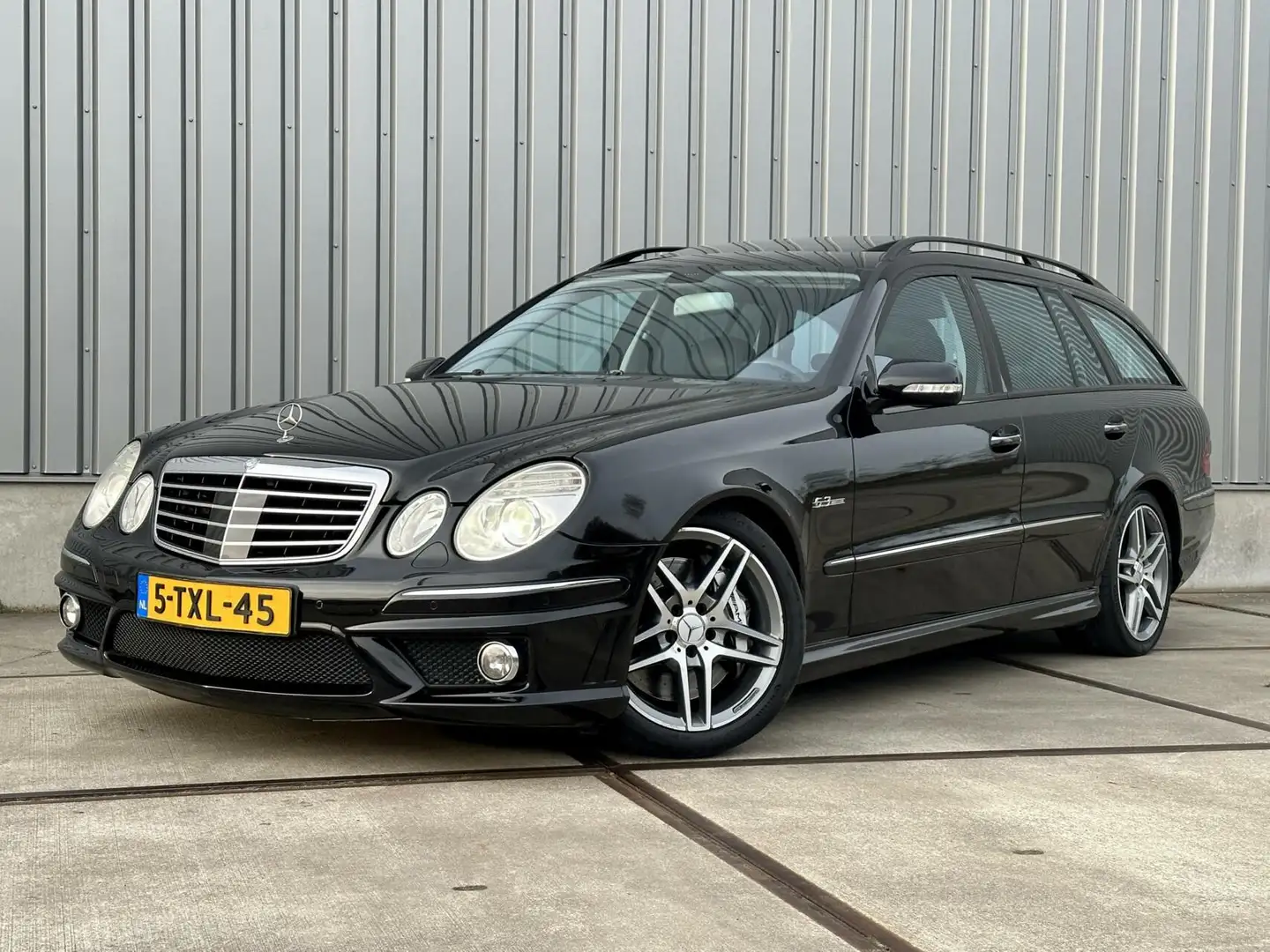 Mercedes-Benz E 63 AMG Estate Youngtimer - Volle Auto - Keurige Staat Czarny - 1