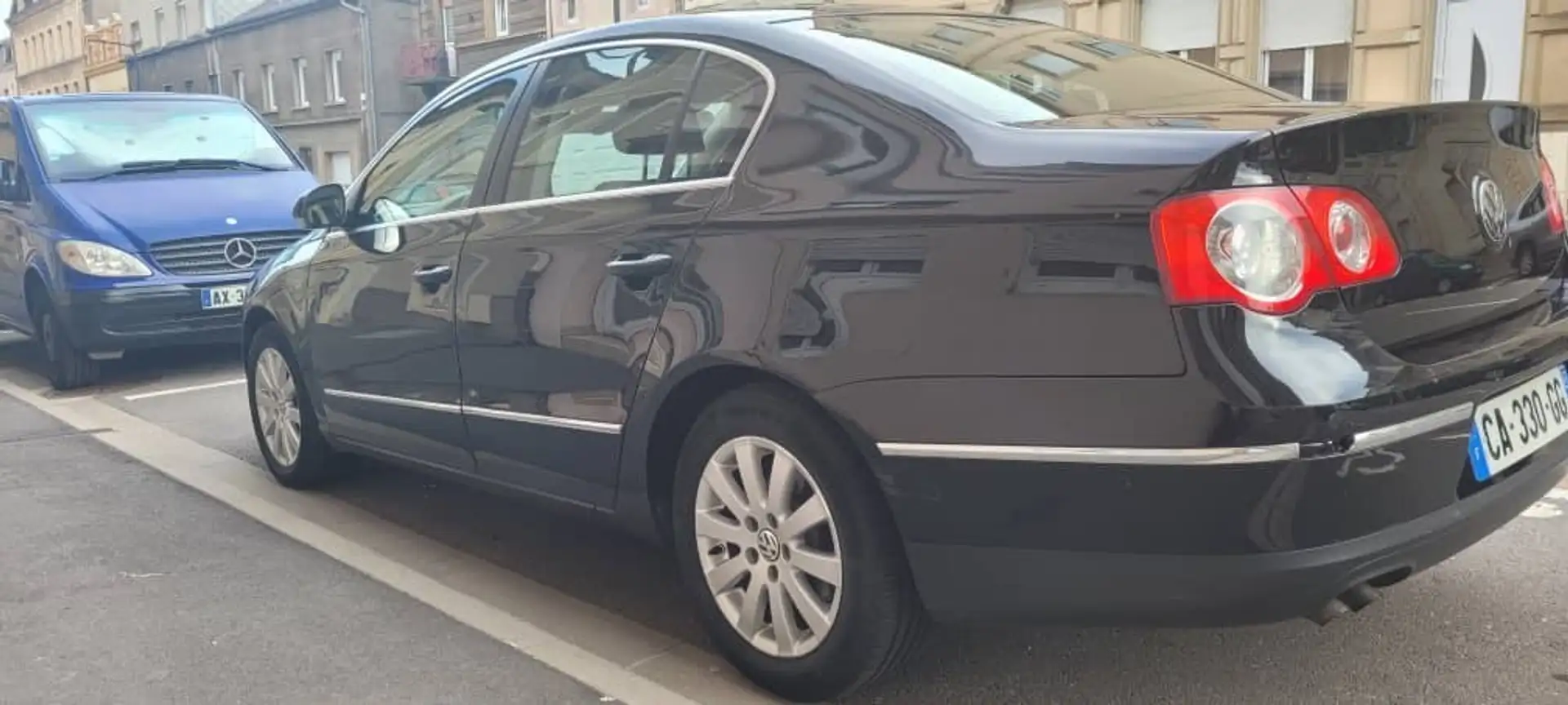 Volkswagen Passat 1.9 TDI 105 Carat Edition - 2