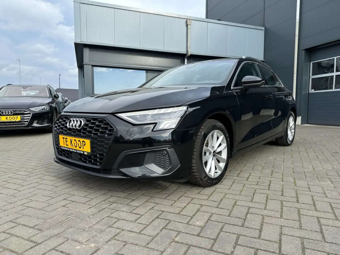 Audi A3 A3 Sportback 30 TFSi Aut. Business Edition Navigat Schwarz - 1