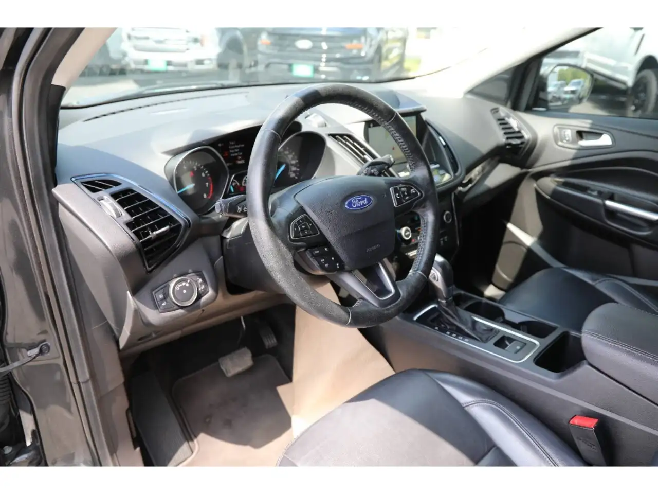 Ford Escape снимка Ford Escape