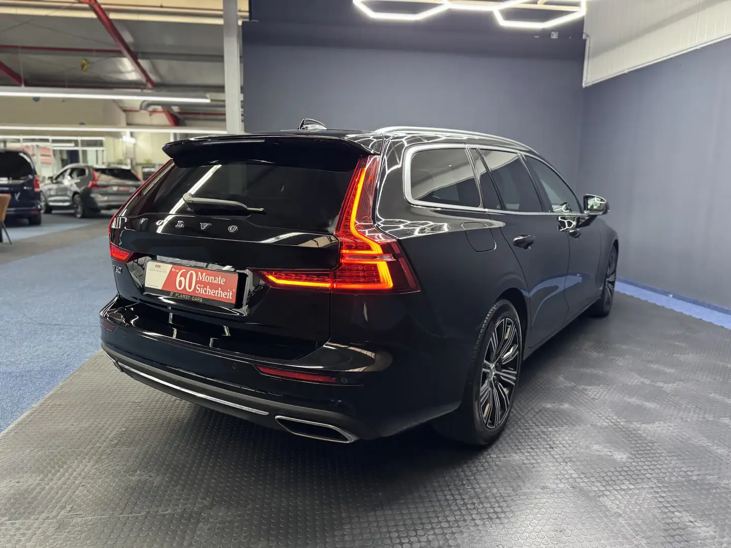 Volvo V60 Inscription Recharge Plug-In Hybrid AWD*3JG* Noir - 2