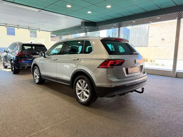 Volkswagen Tiguan view 4