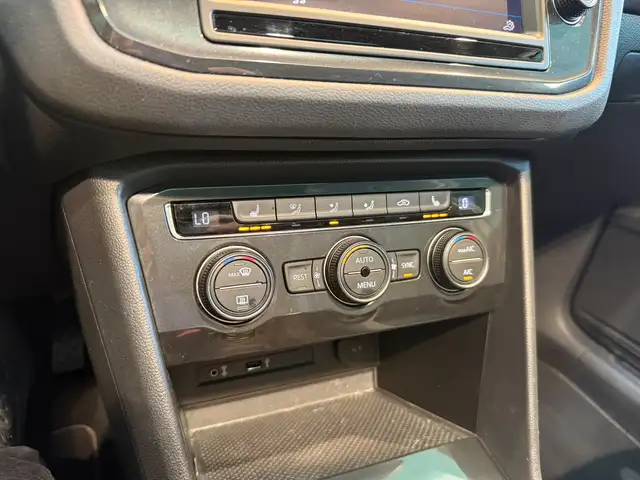 Volkswagen Tiguan view 23