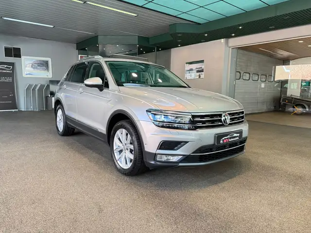 Volkswagen Tiguan view 3