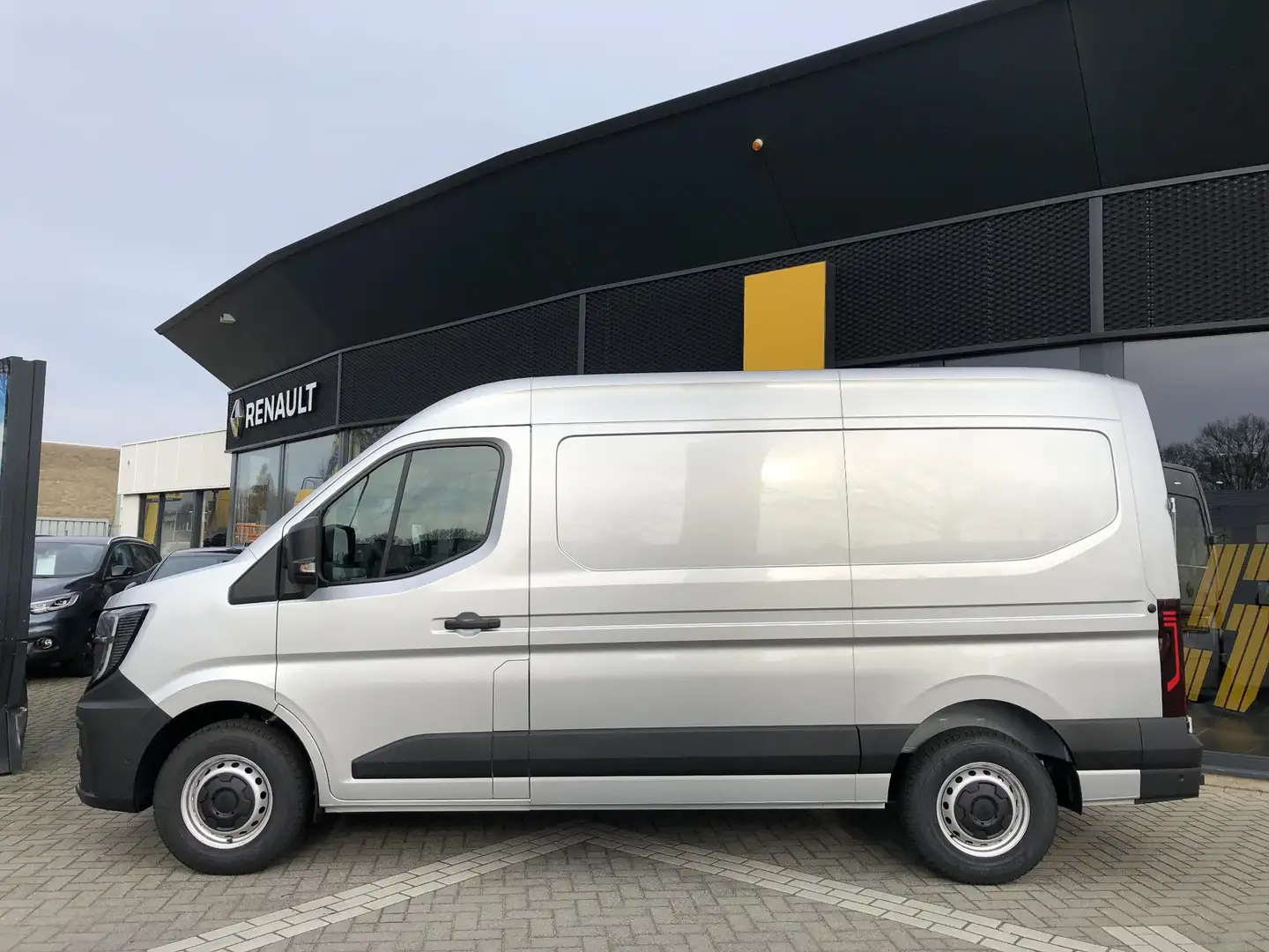 Renault Master T35 2.0 dCi 130 L2H2 Advance | Demovoordeel | BTW Zilver - 2