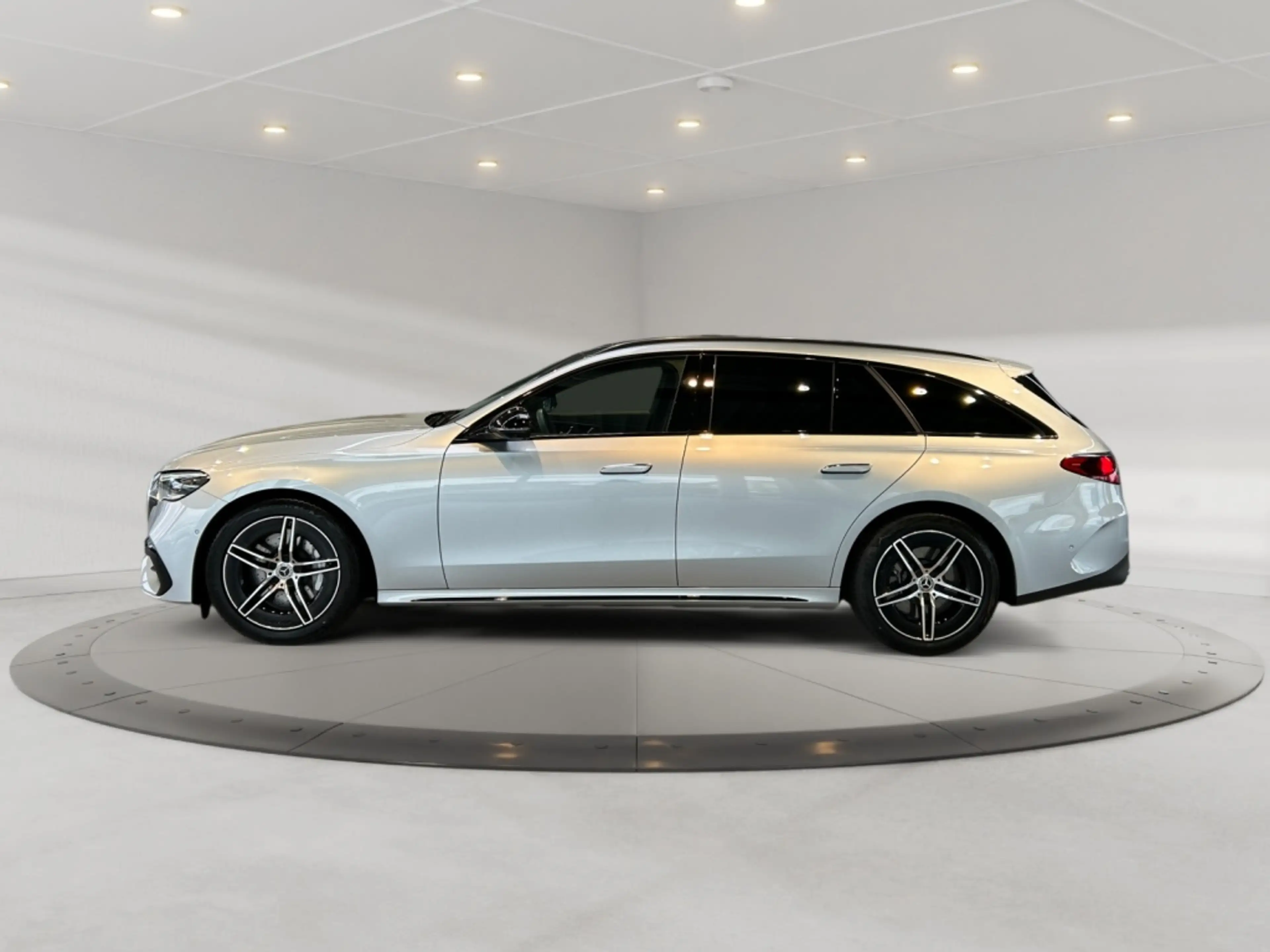 Mercedes-Benz E 450 T d 4matic AMG AMG+MBUX+Night+Fahrassist — photo 5