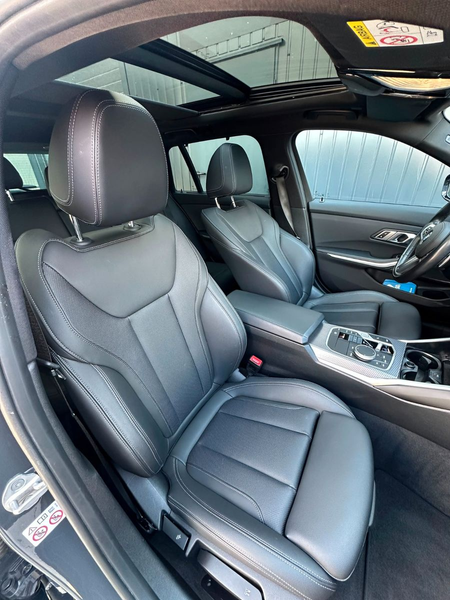 BMW 320 d Touring M Sport*Panorama*Kundenauftrag* — photo 13