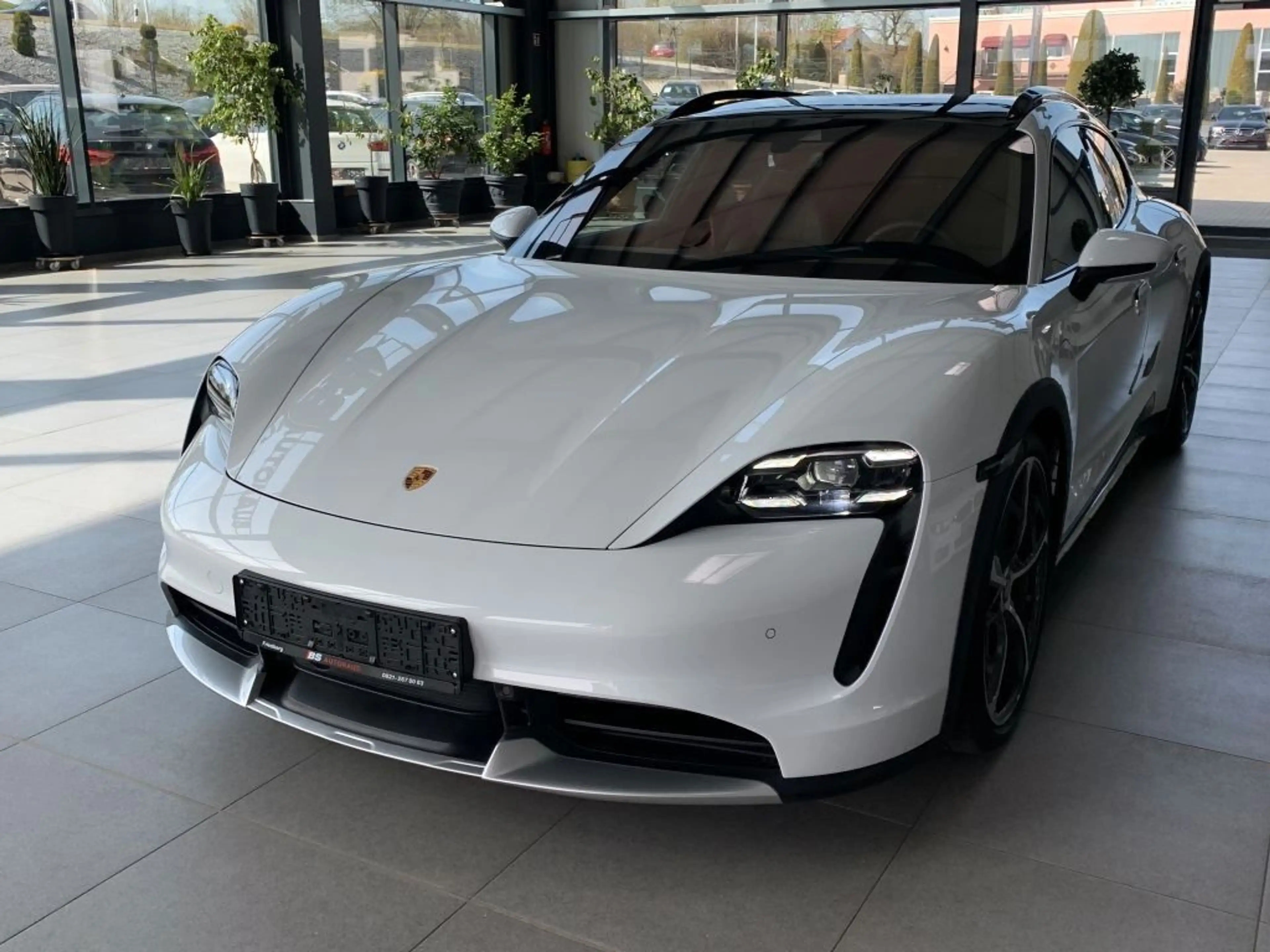 Porsche Taycan Turbo Cross Turismo — photo 11