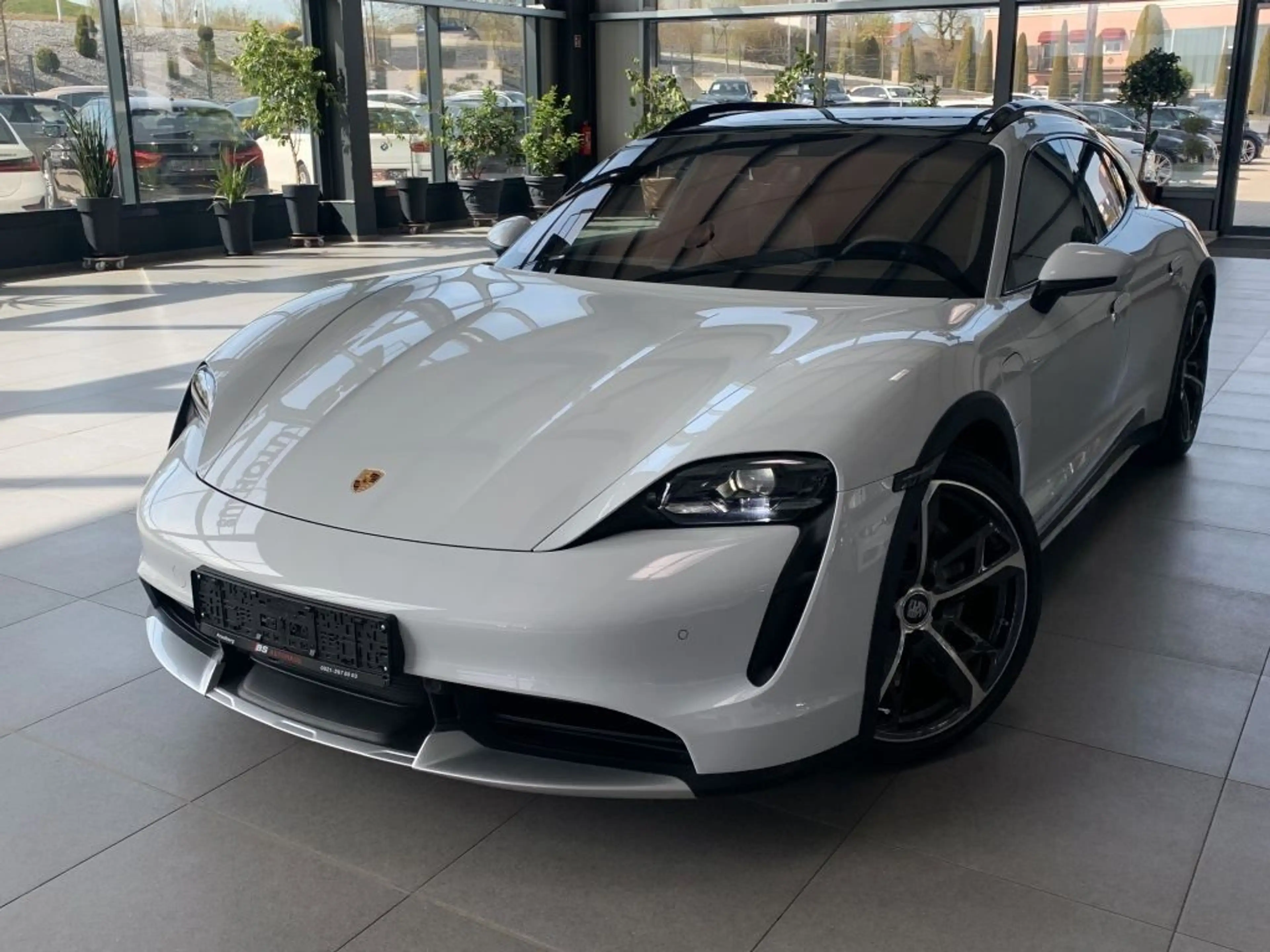 Porsche Taycan Turbo Cross Turismo — photo 12