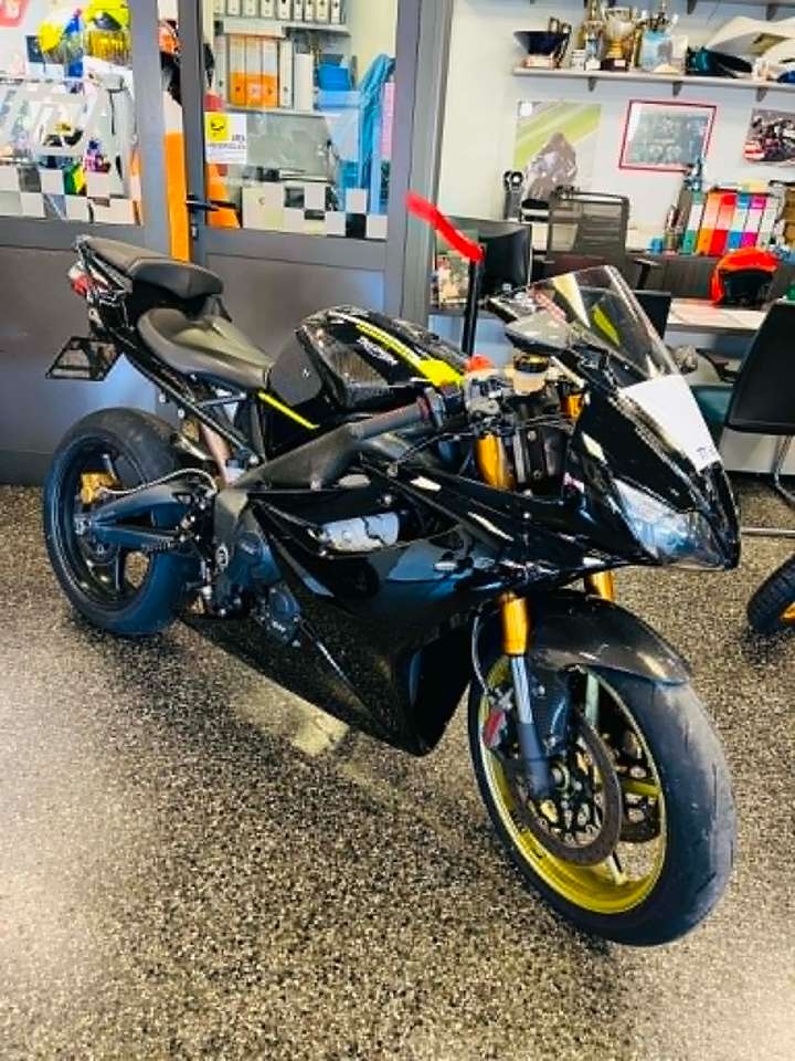 Triumph Daytona 675 SVARIATI ACCESSORI DA PISTA