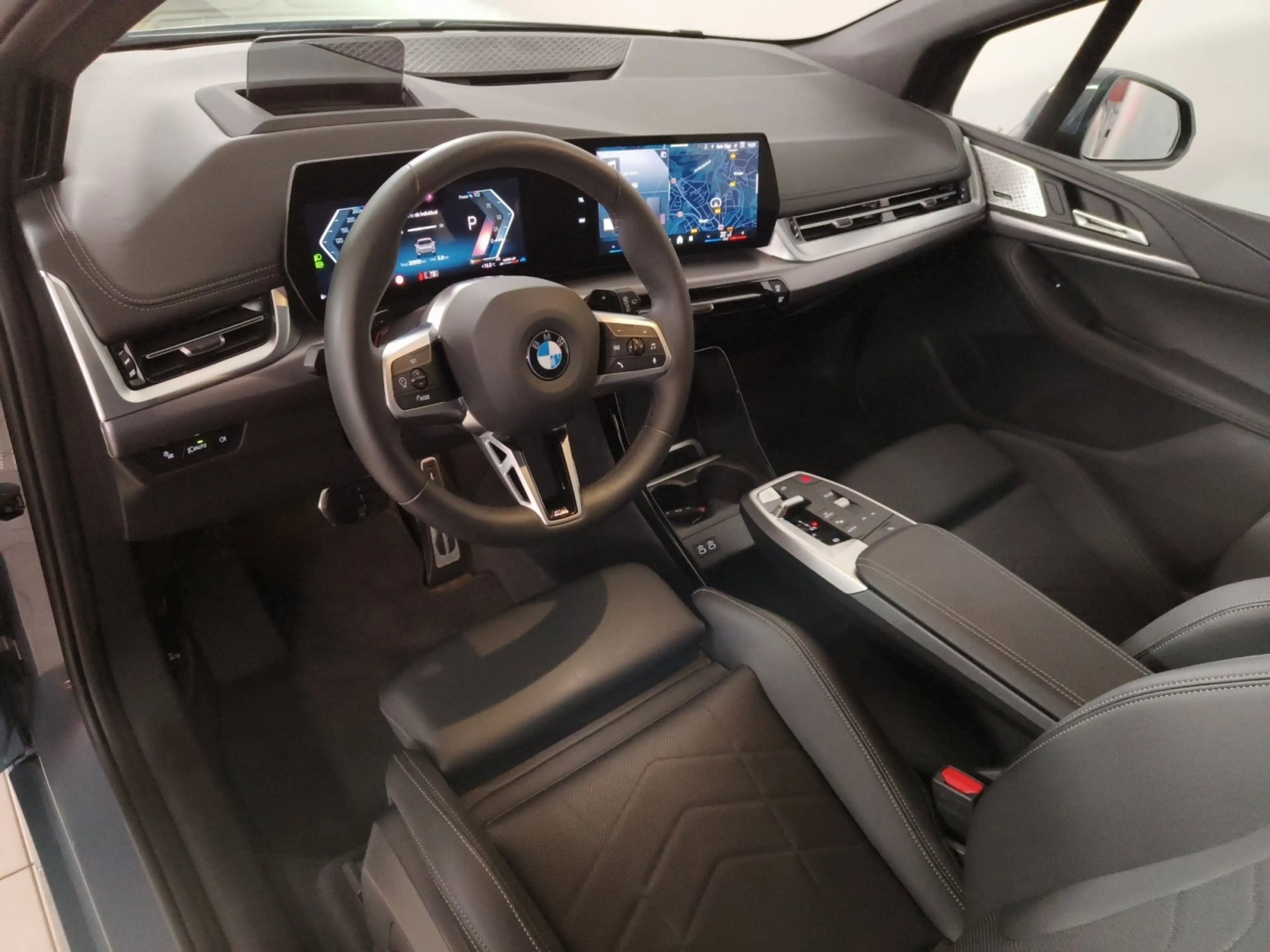 BMW 223 xDrive — photo 12
