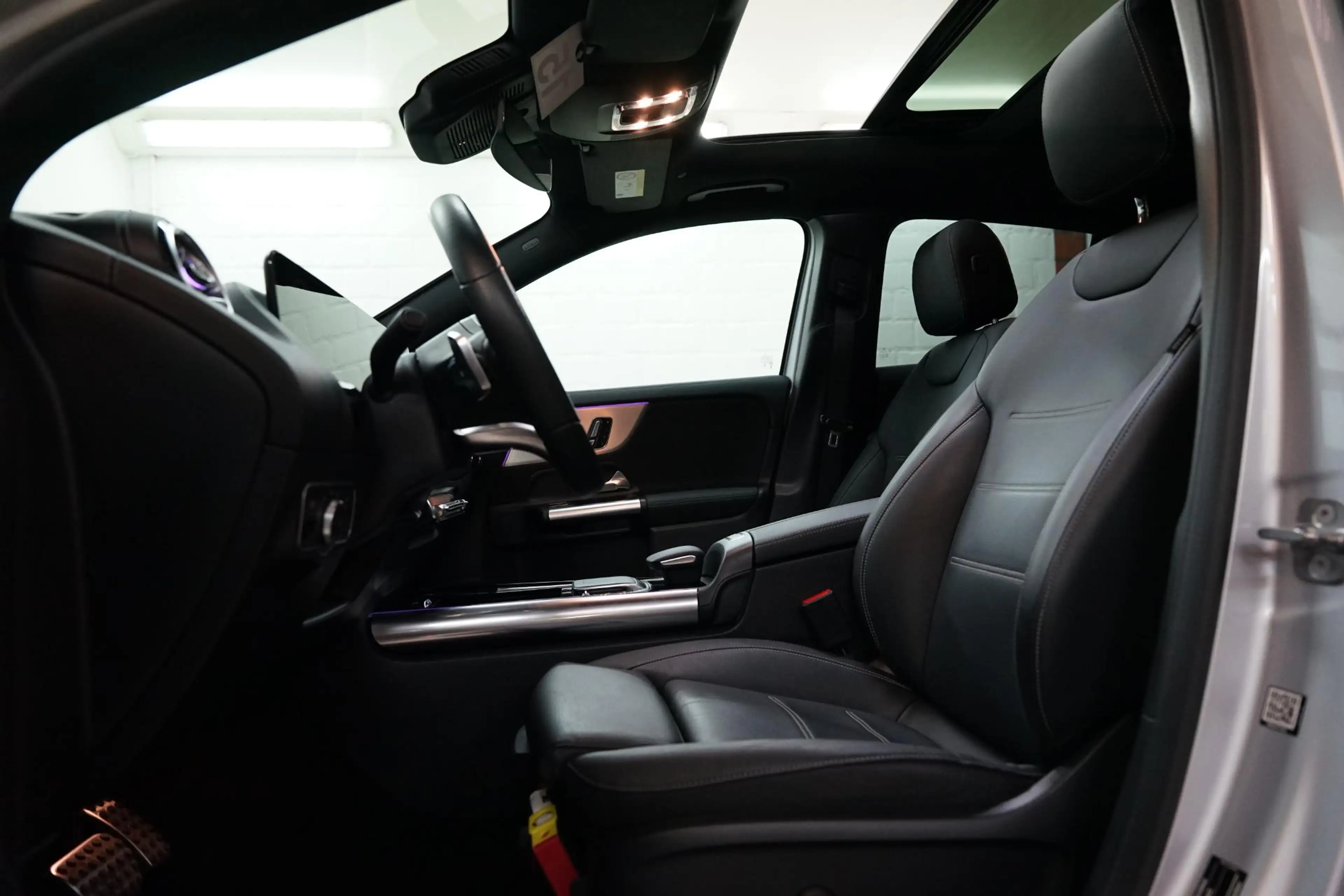 Mercedes-Benz EQA — photo 11