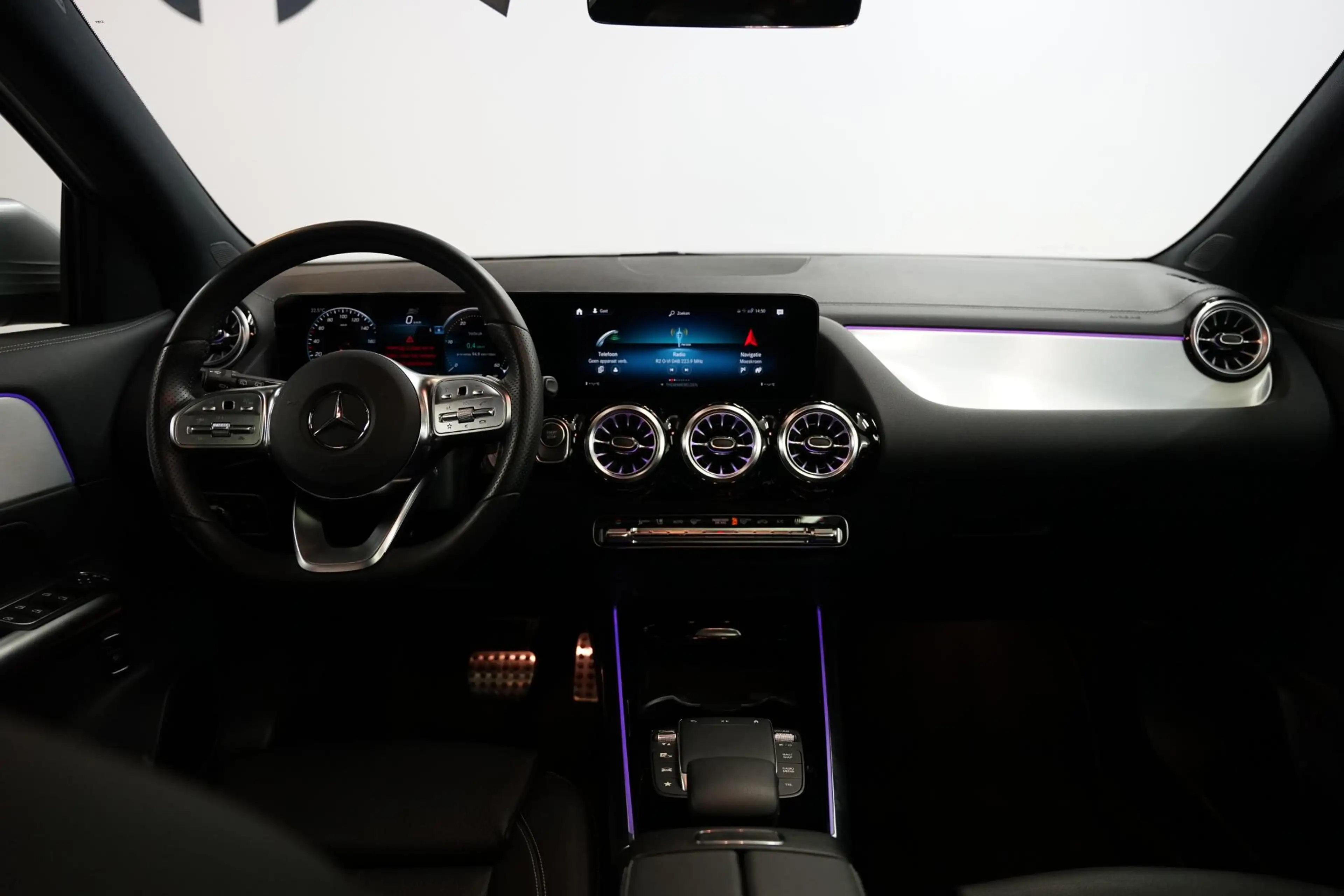 Mercedes-Benz EQA — photo 15