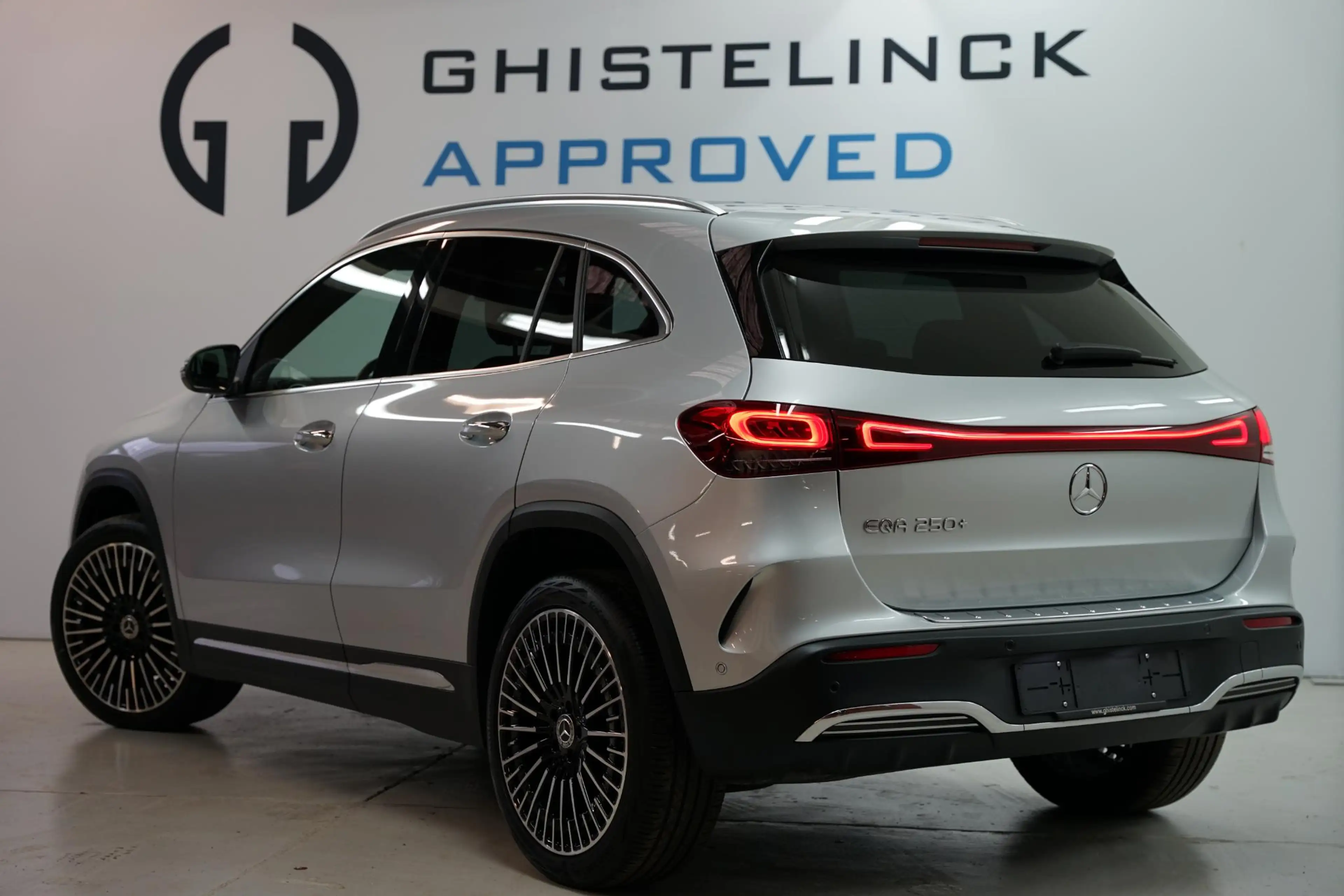Mercedes-Benz EQA — photo 7
