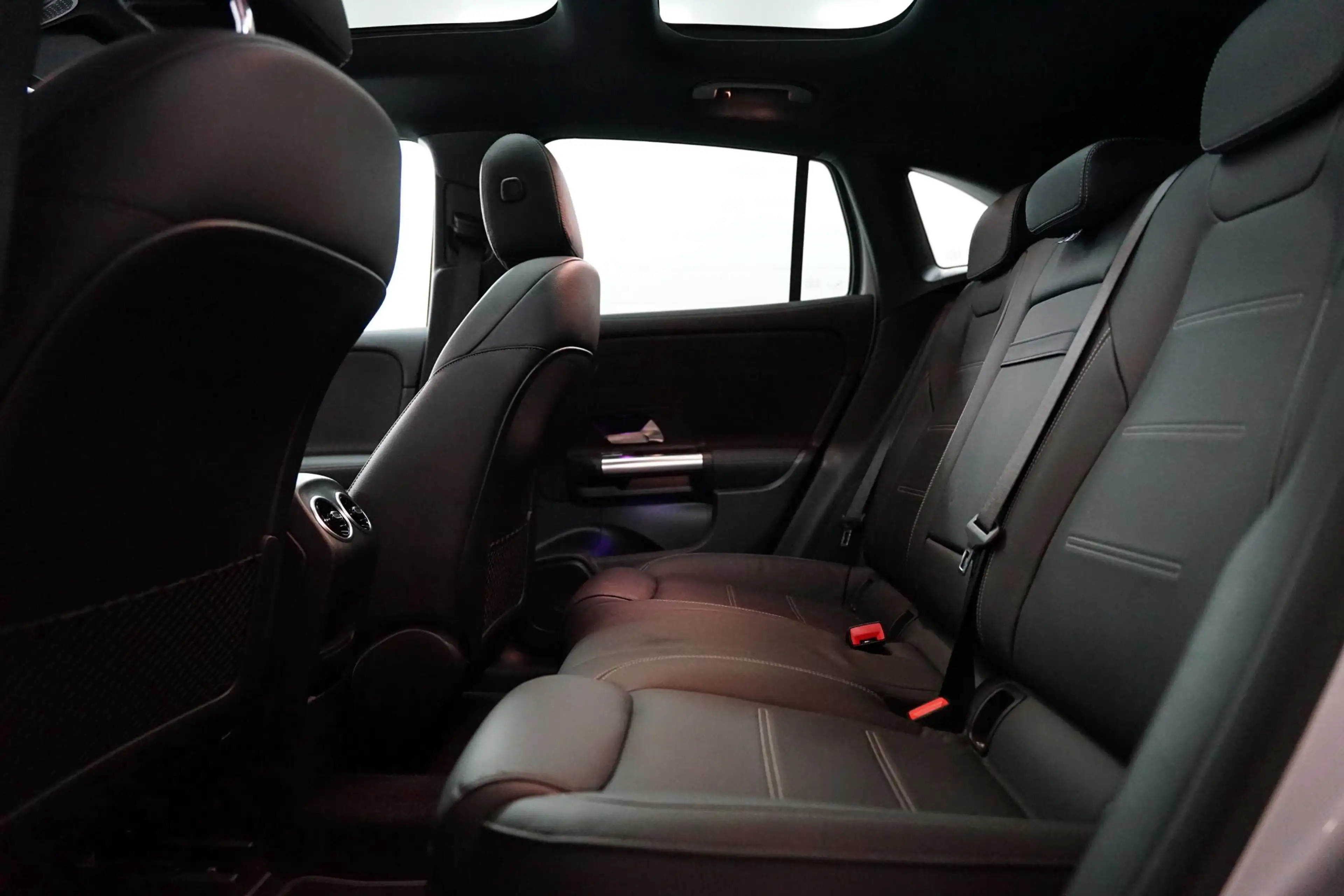 Mercedes-Benz EQA — photo 10