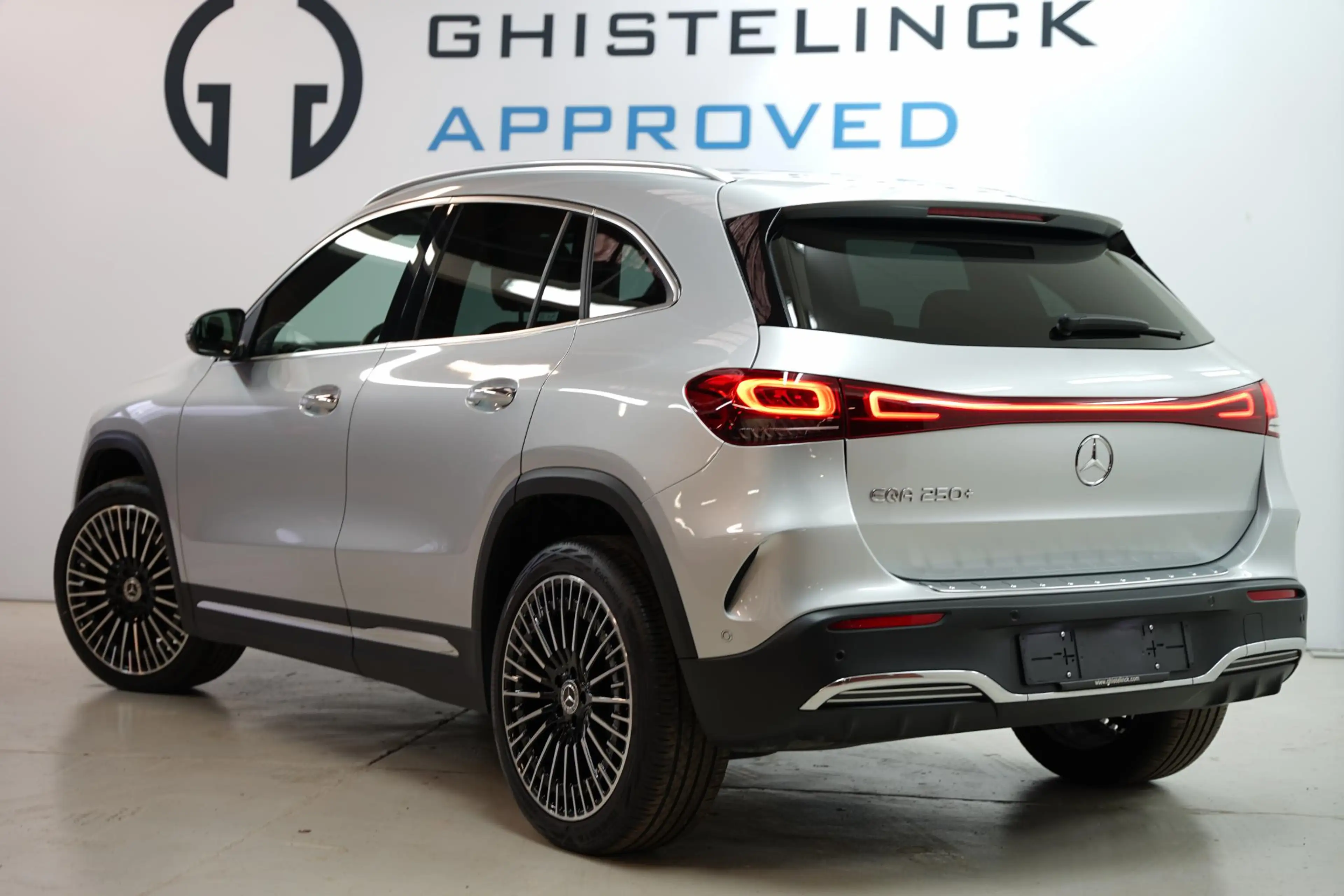 Mercedes-Benz EQA — photo 8