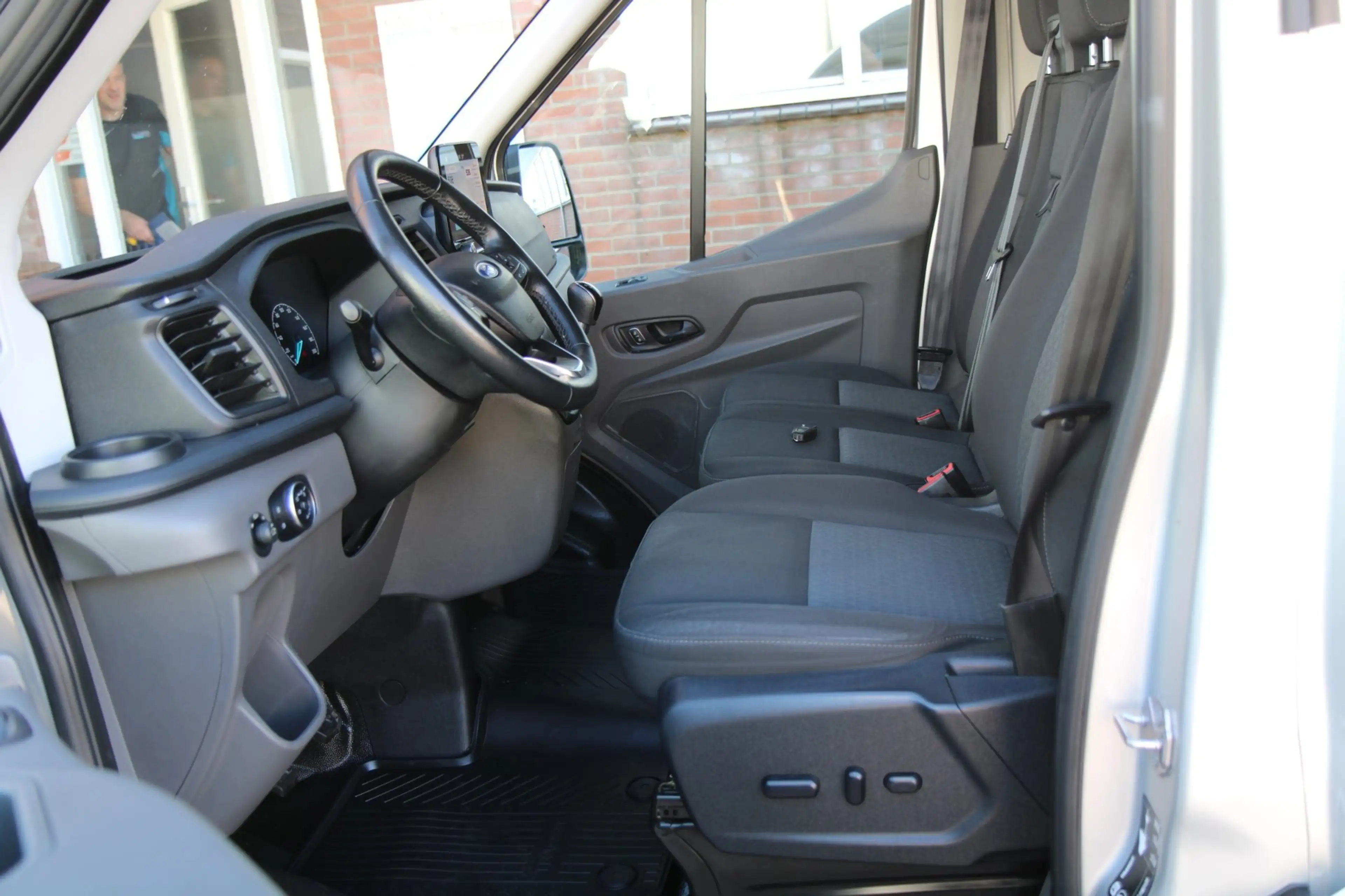 Ford Transit 350 2.0 TDCI L2H2 Trend MHEV 130PK / Sync 3 / Deal — photo 3