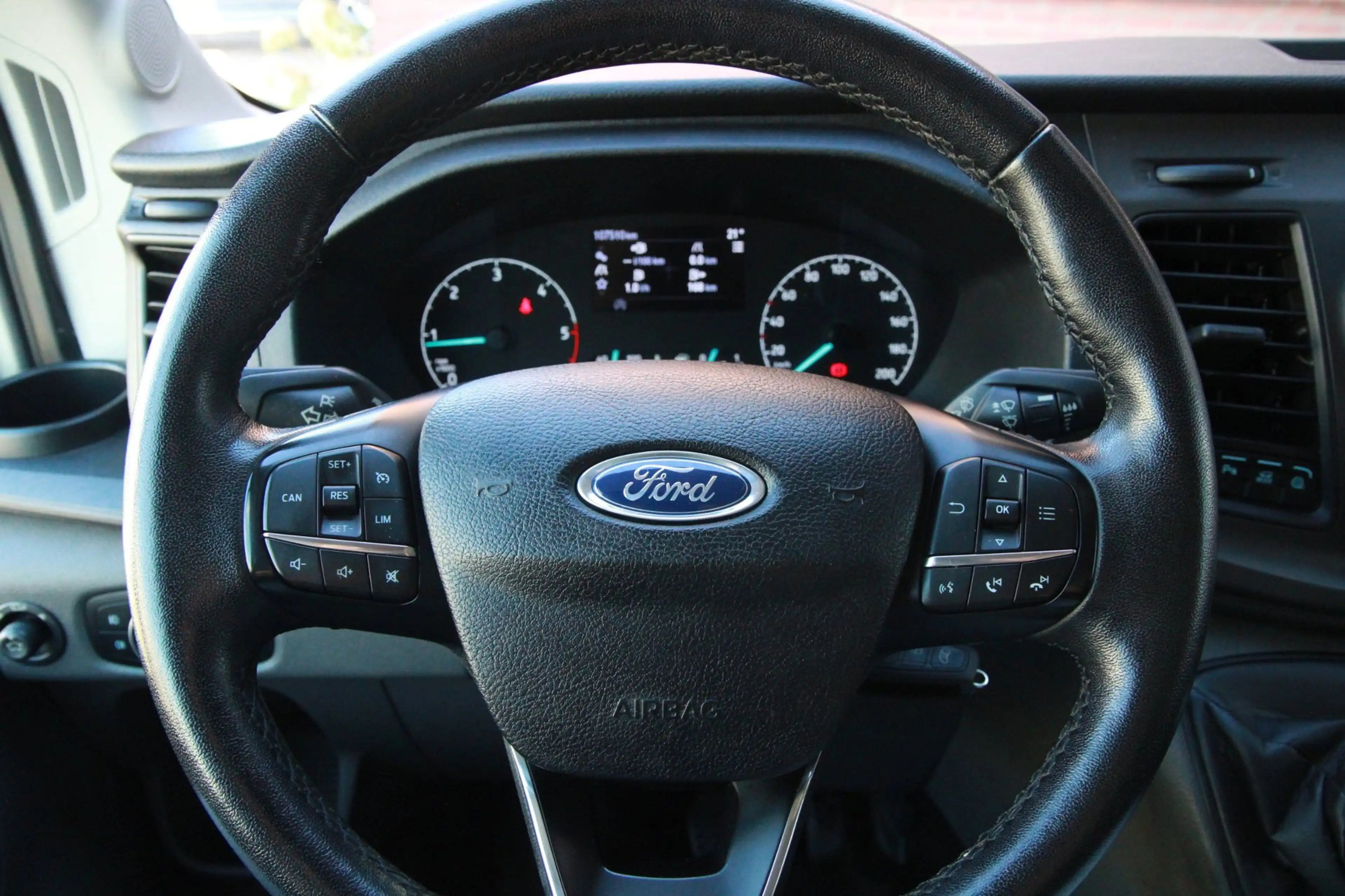 Ford Transit 350 2.0 TDCI L2H2 Trend MHEV 130PK / Sync 3 / Deal — photo 16