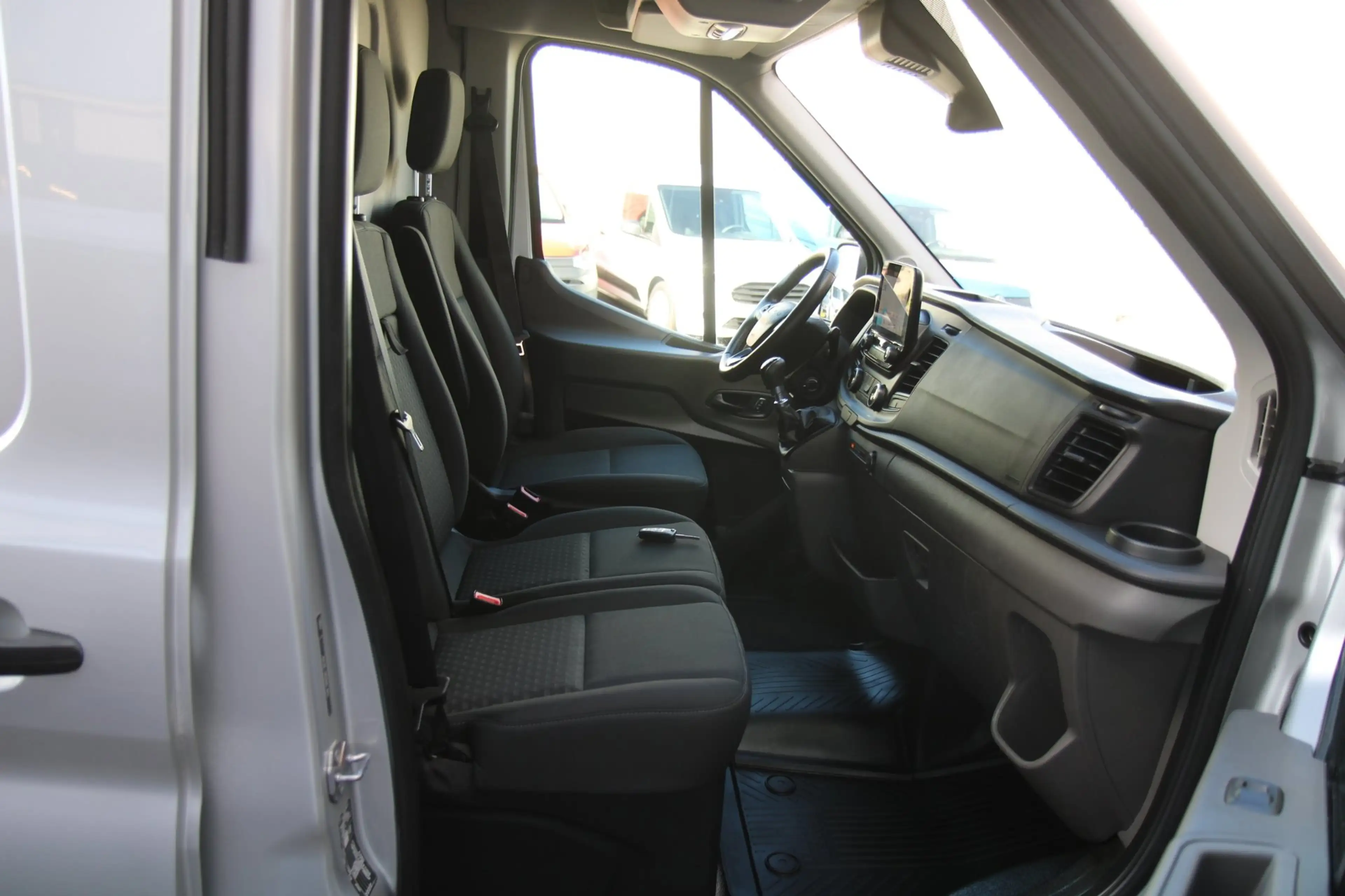Ford Transit 350 2.0 TDCI L2H2 Trend MHEV 130PK / Sync 3 / Deal — photo 4