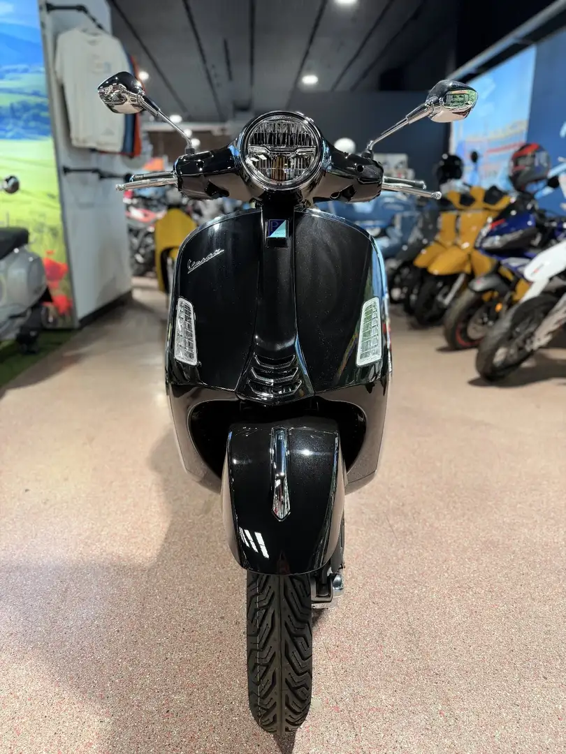 Vespa GTS Super 125 ccm Negro - 1