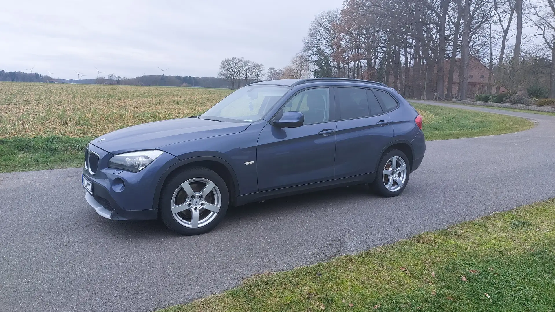 BMW X1 18d sDrive Blau - 2