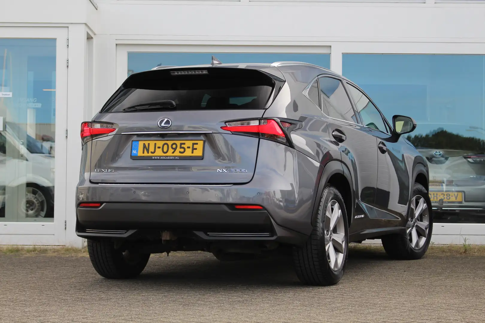 Lexus NX 300h Hybride AWD President Line I Mark Lev. I Trekhaak Gris - 2