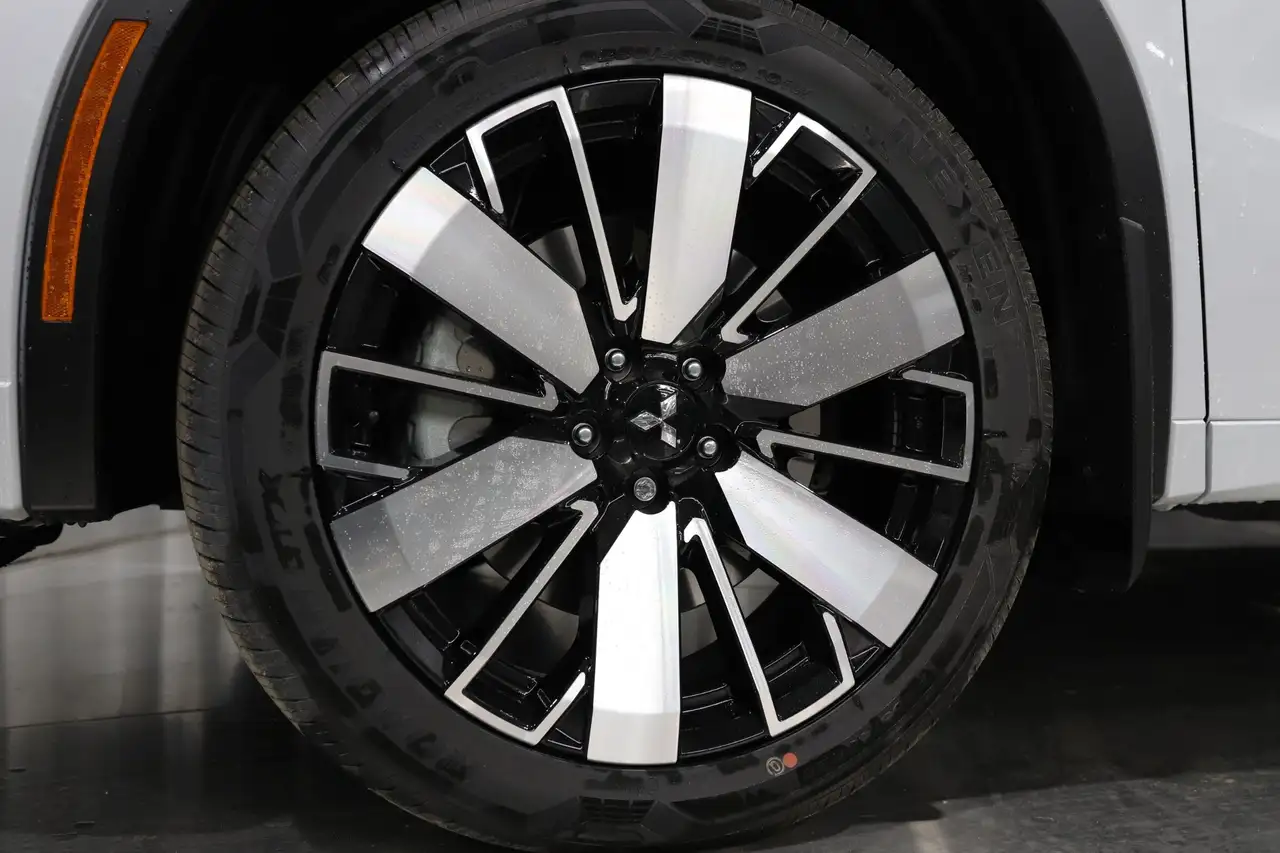 Mitsubishi Outlander снимка Mitsubishi Outlander