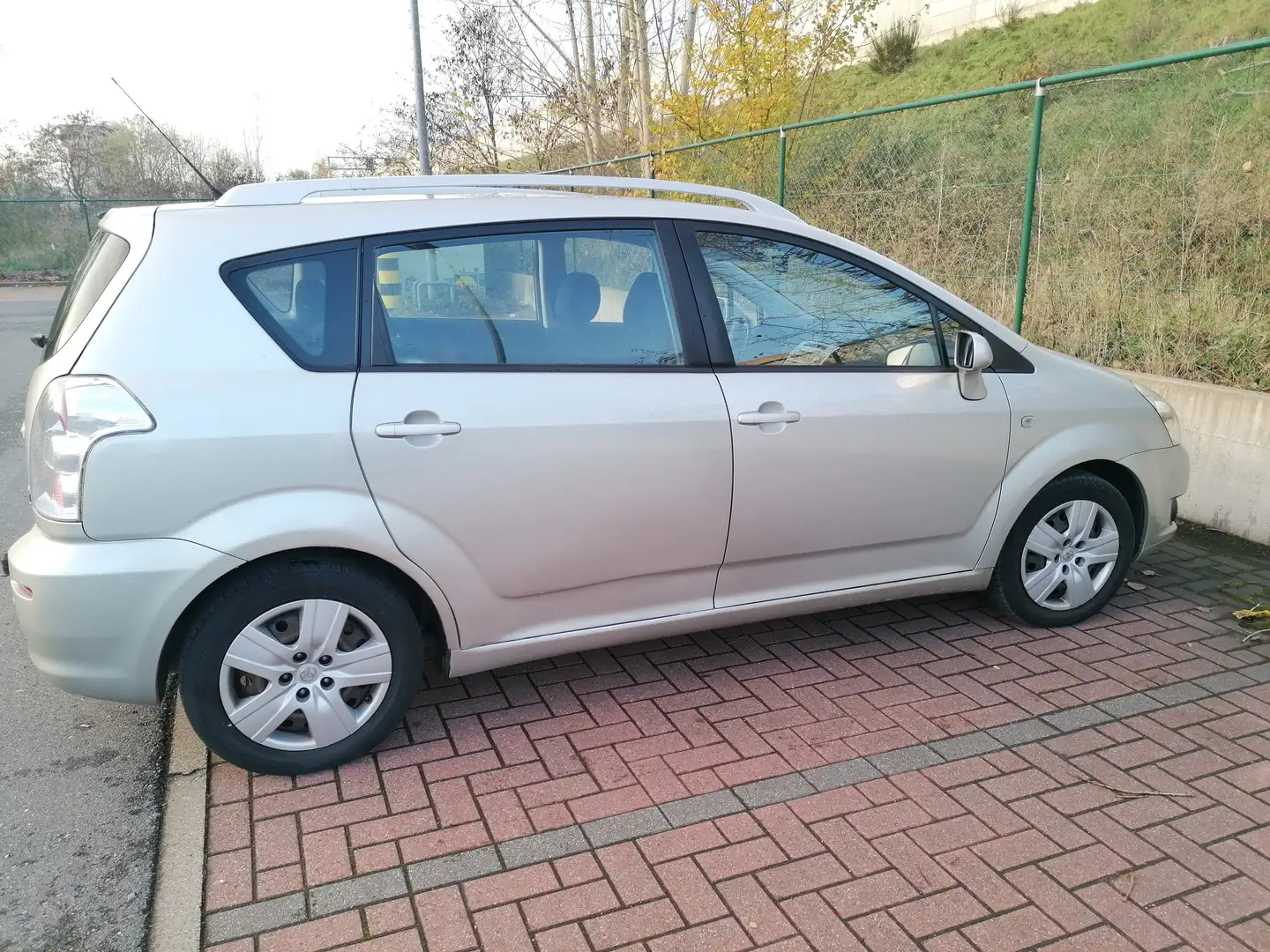 Toyota Corolla Verso Corolla Verso 1.6 Team Gris - 1