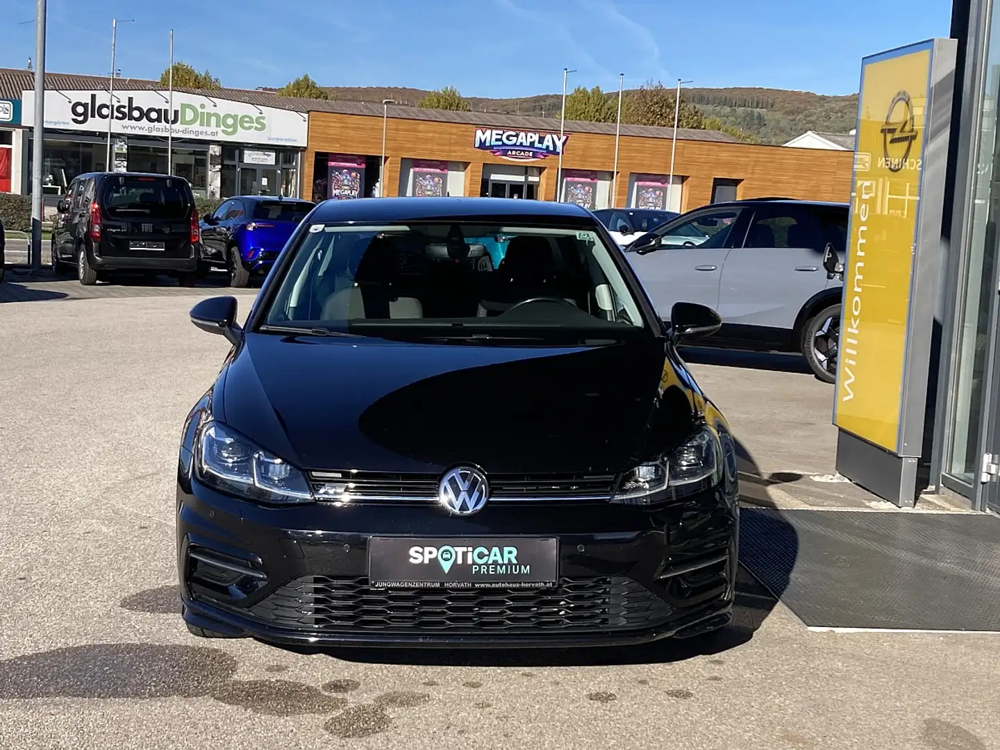 Volkswagen Golf Highline 1,6 TDI DSG, R-Line Zwart - 2