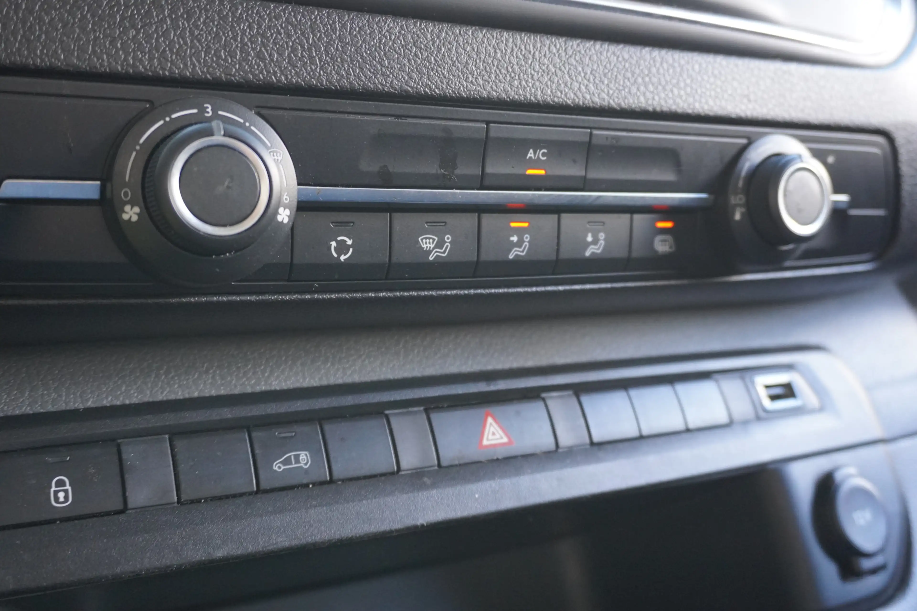 Peugeot Expert 2.0 BlueHDI L2 145PK AUTOMAAT EURO 6 - Airco - PDC — photo 11