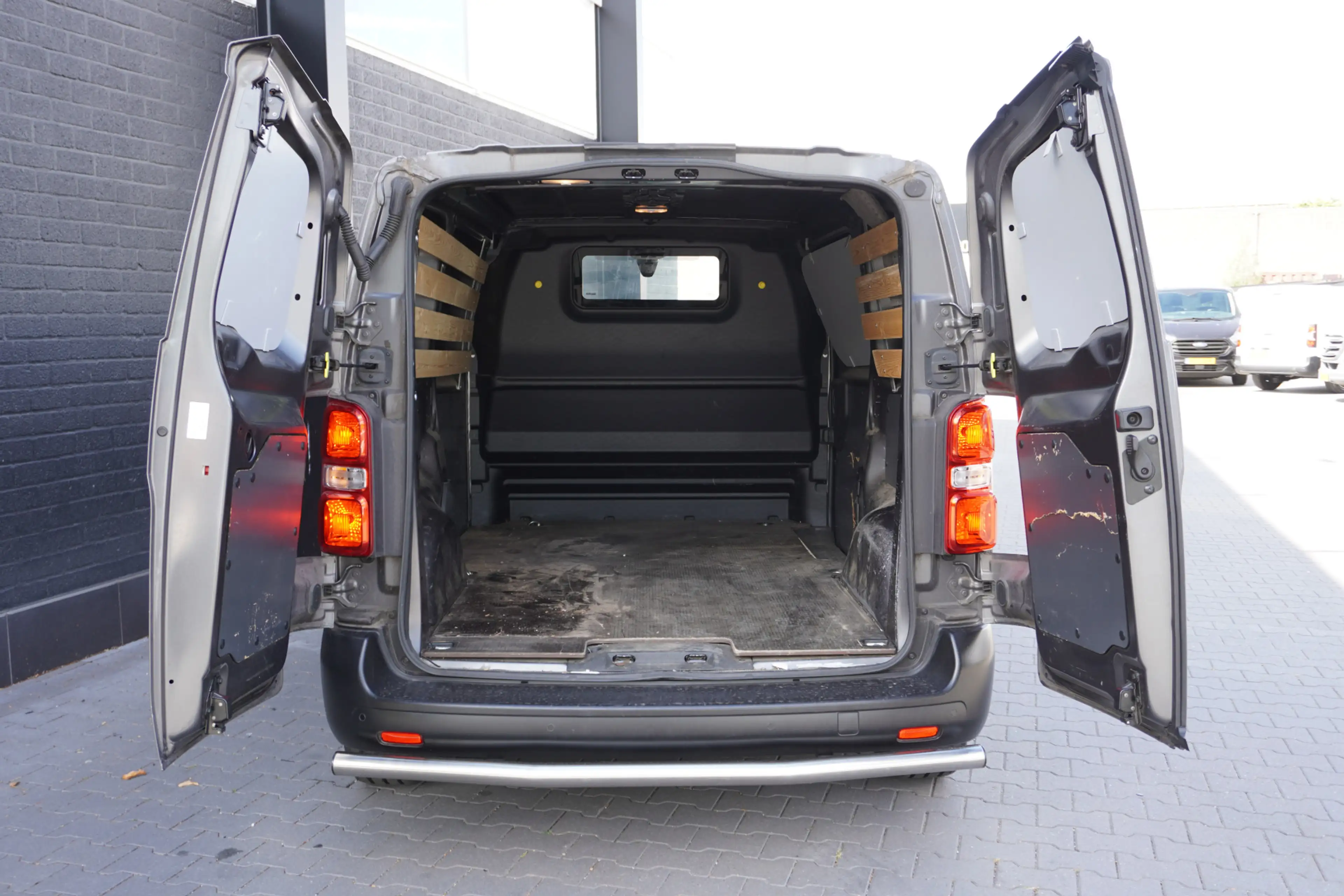 Peugeot Expert 2.0 BlueHDI L2 145PK AUTOMAAT EURO 6 - Airco - PDC — photo 8
