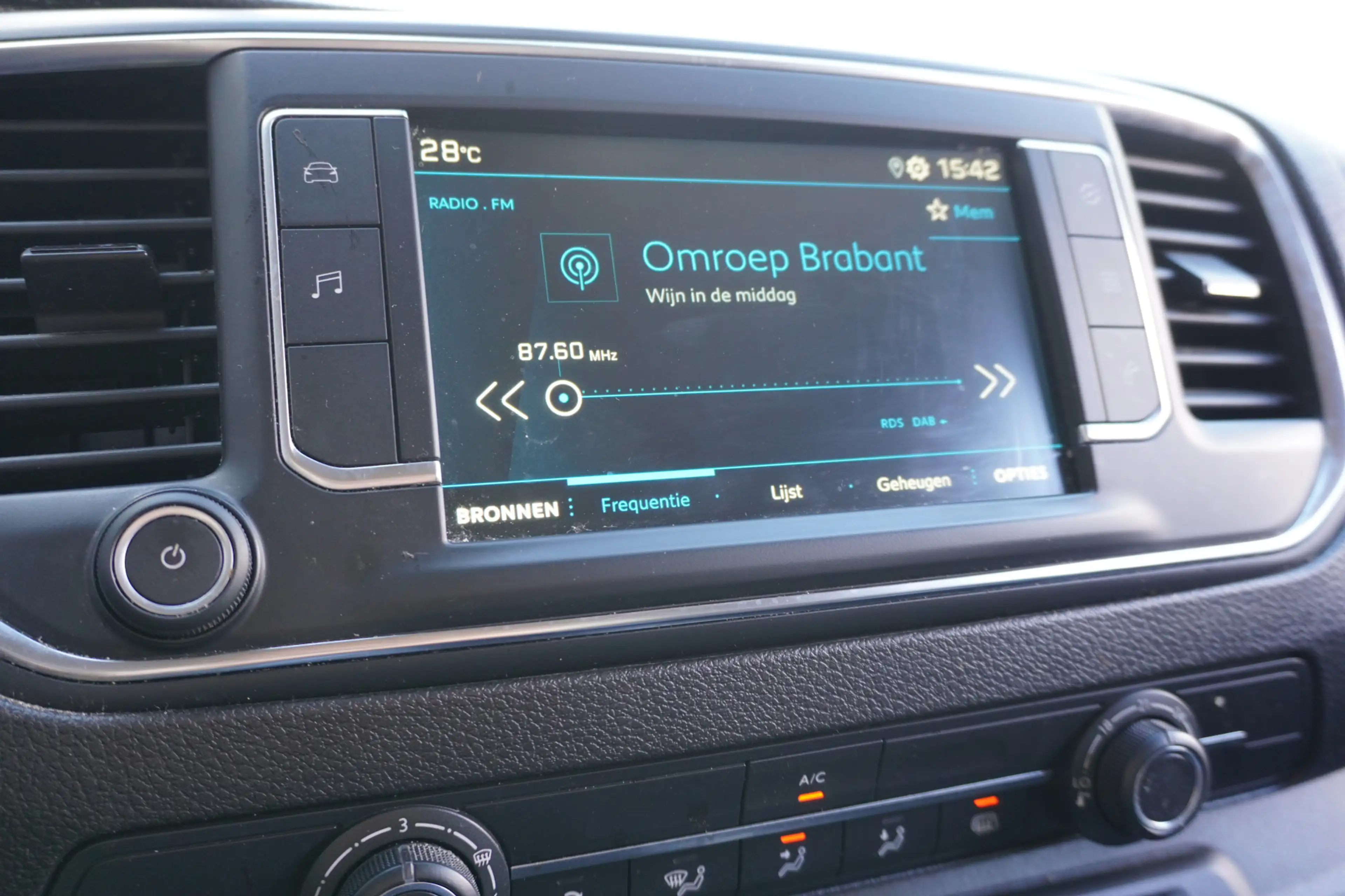 Peugeot Expert 2.0 BlueHDI L2 145PK AUTOMAAT EURO 6 - Airco - PDC — photo 12