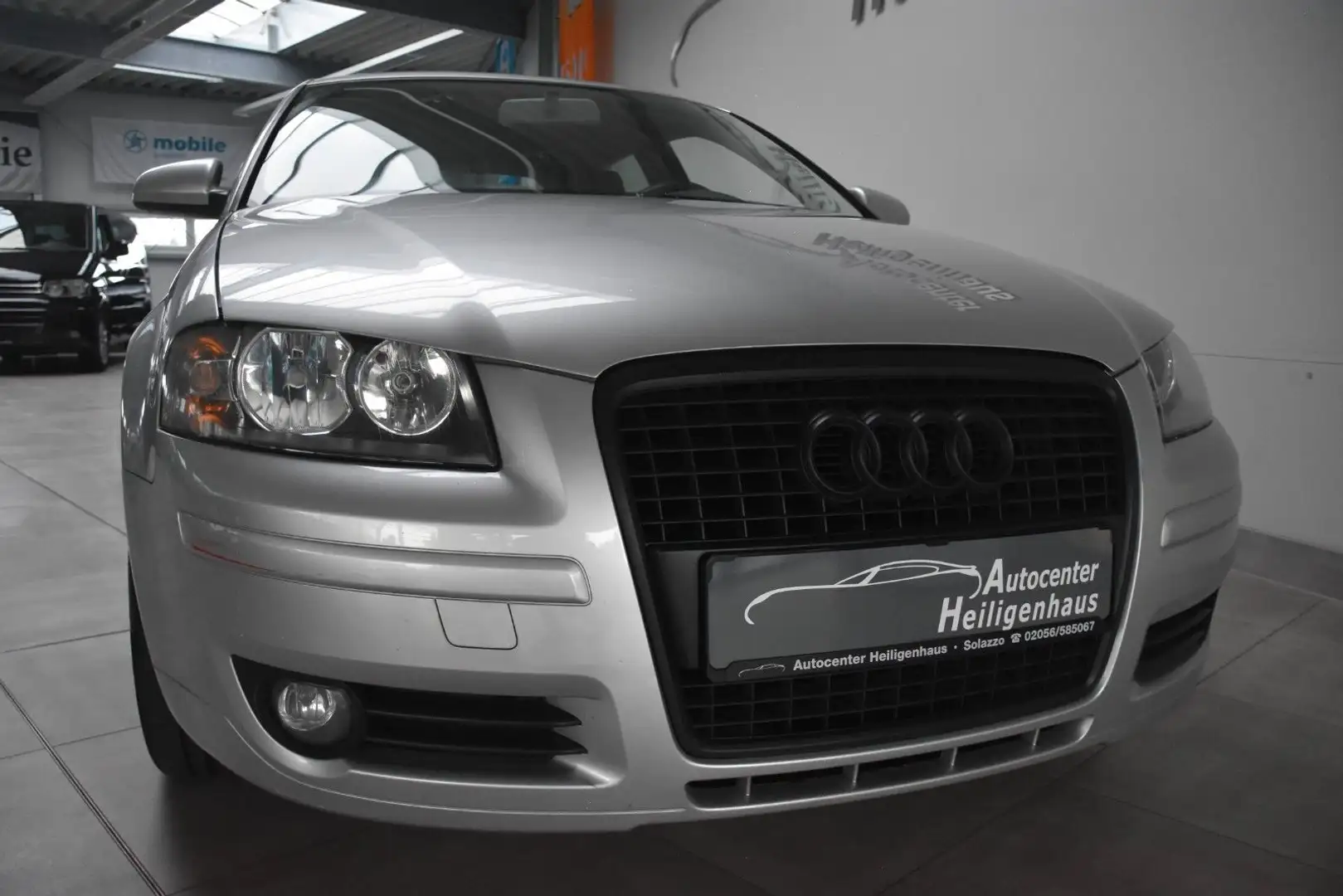 Audi A3 1.6 Attraction Klimaautomatik E-Fenster Silber - 1