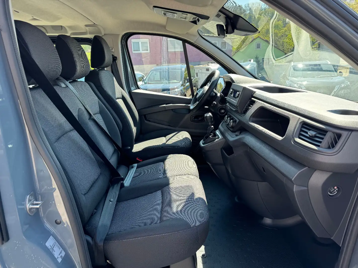 Nissan Primastar Kombi 2.8t L1H1 Acenta 9-Sitzer Klima Voll-LED Grey - 2