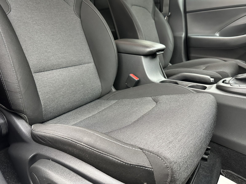 Hyundai i30 Intro Edition Mild-Hybrid "1 HAND-NAVI-CAM" — photo 9