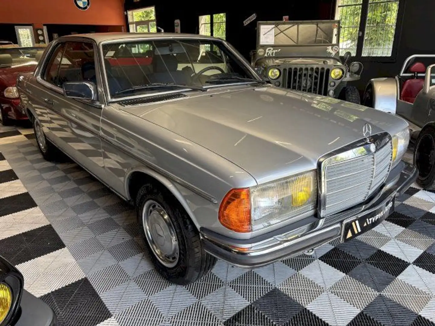 Mercedes-Benz 230 W123 Coupé 230Ce Bva Šedá - 2