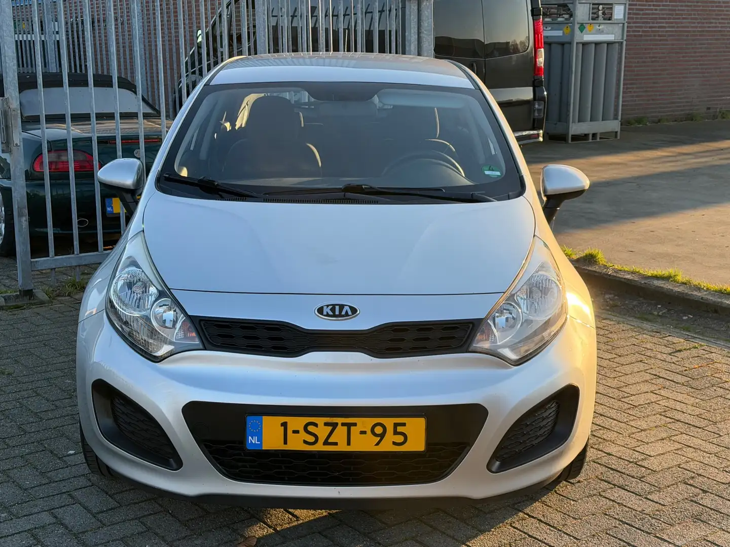 Kia Rio 1.4 CVVT Comfort Pack 109PK 5 DEURS! AIRCO l 17'LM Grau - 2