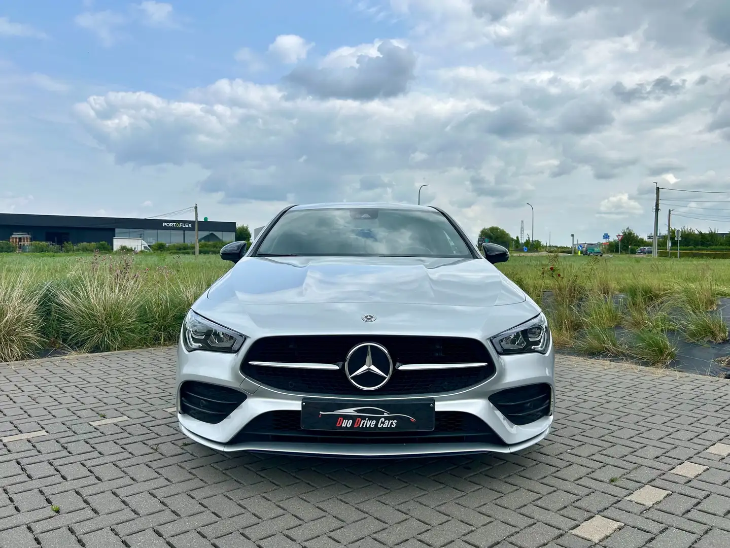 Mercedes-Benz CLA 180 AMG Line Gris - 2