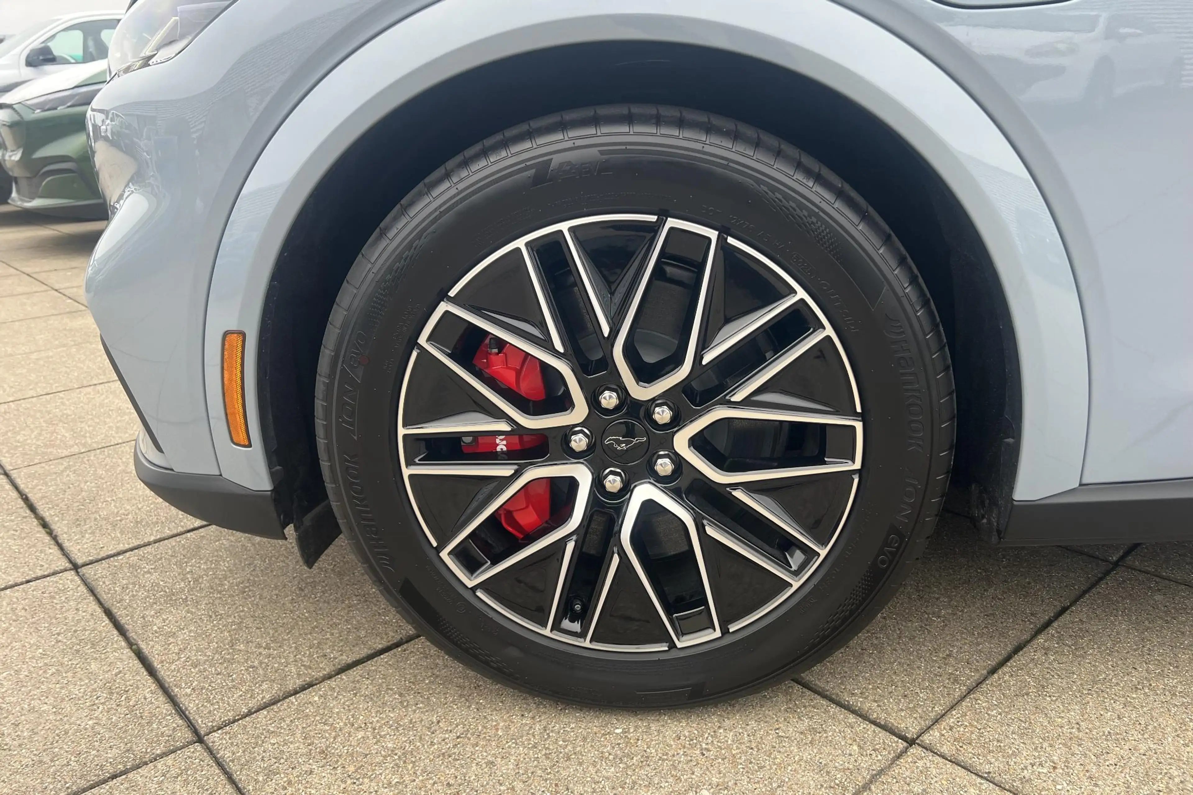 Ford Mustang Mach-E Extended Premium RWD 88 kWh | Nu in de Showroom!! — photo 11