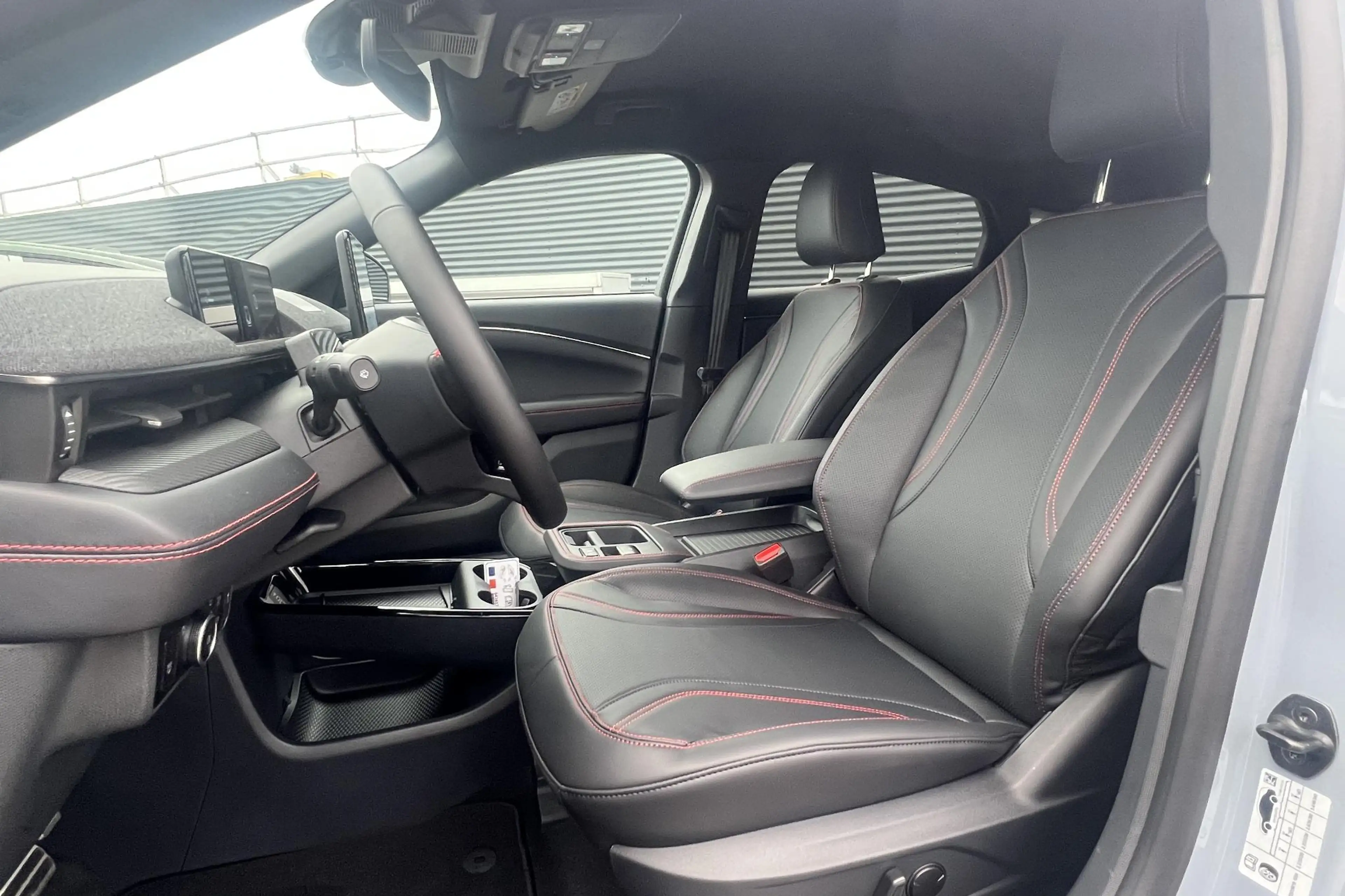 Ford Mustang Mach-E Extended Premium RWD 88 kWh | Nu in de Showroom!! — photo 15