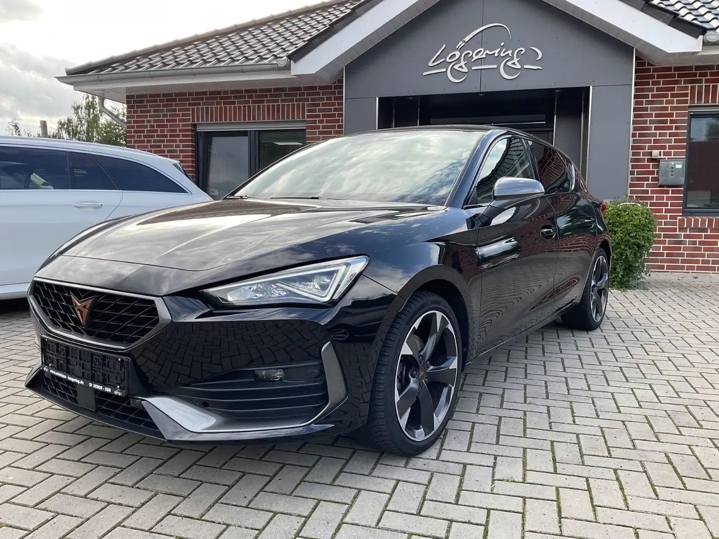 CUPRA Leon 1.5 eTSI DSG,Kamera,Navi,VirtualDisplay Schwarz - 1