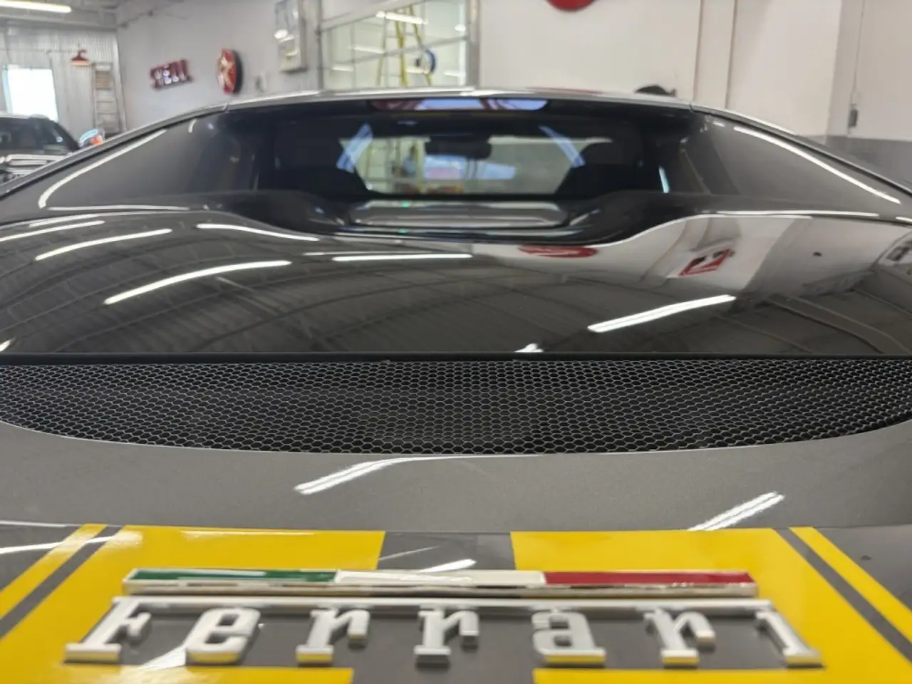 Ferrari 296 GTB снимка Ferrari 296 GTB