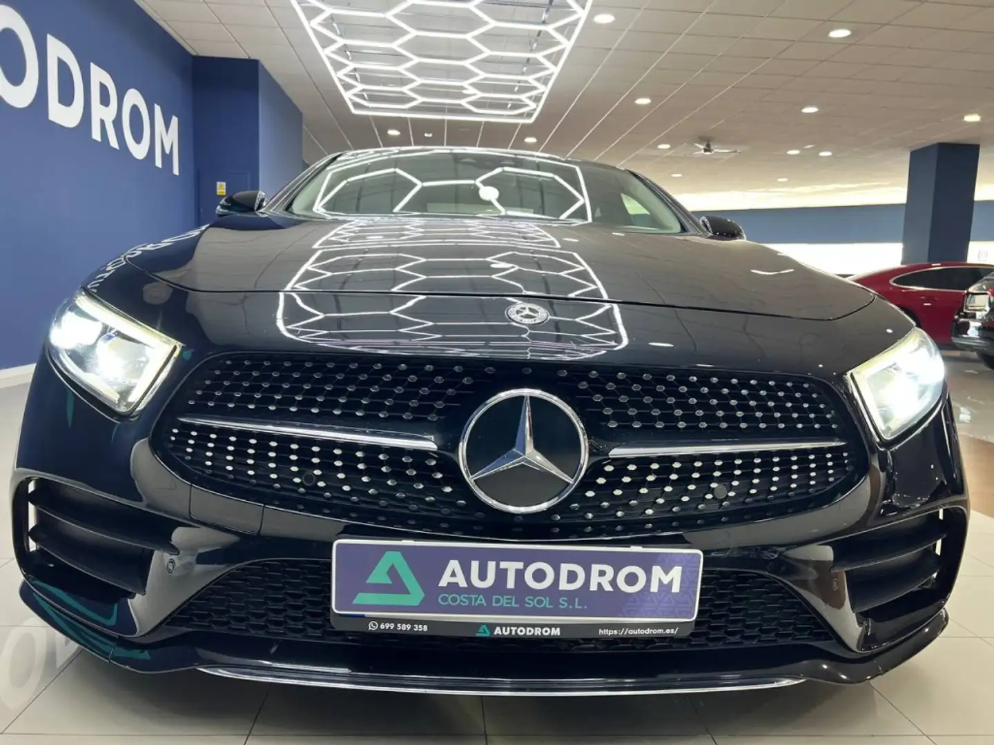 Mercedes-Benz CLS 350 EQ Boost Aut. Černá - 2